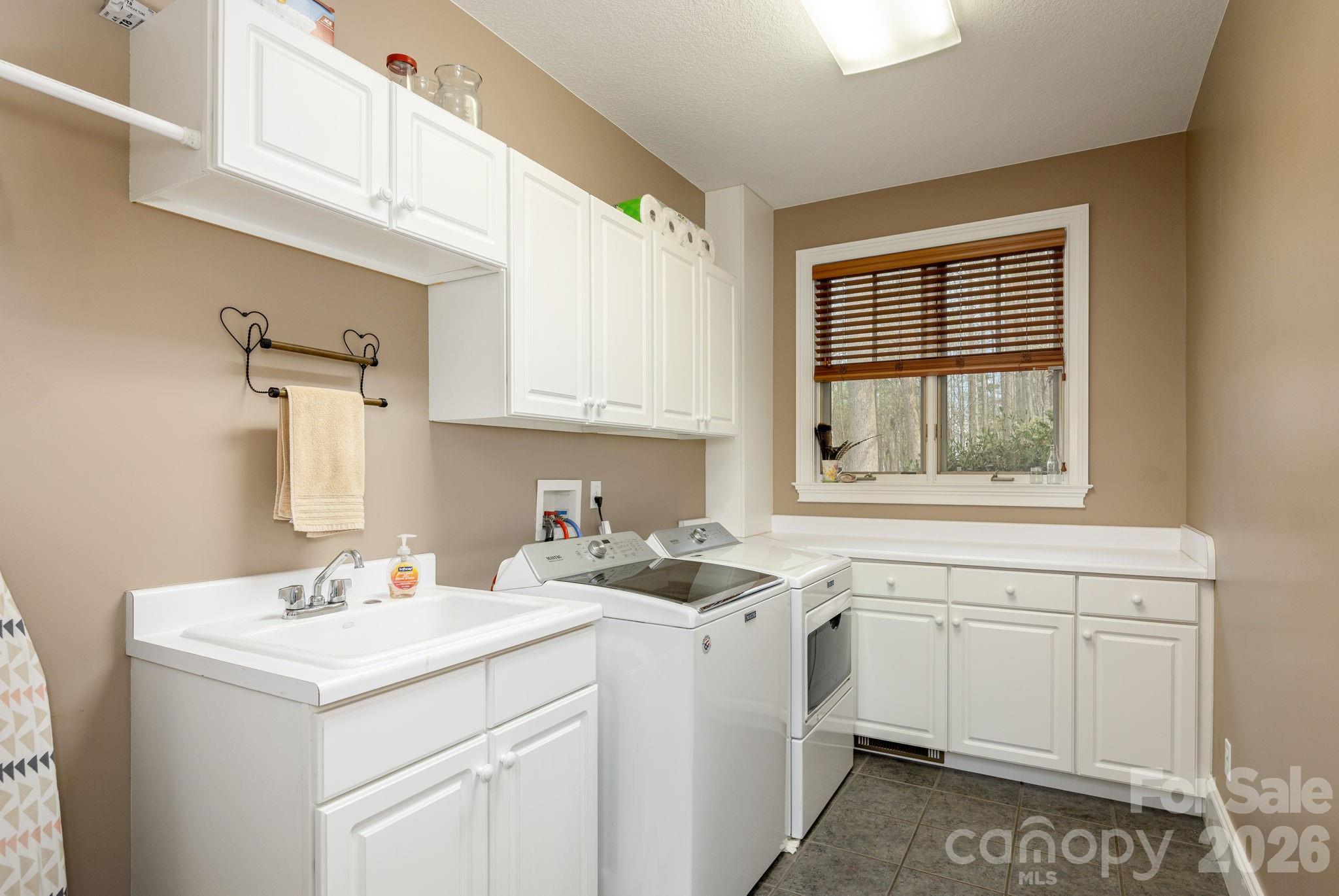 315 Crossvine Trail — Hendersonville