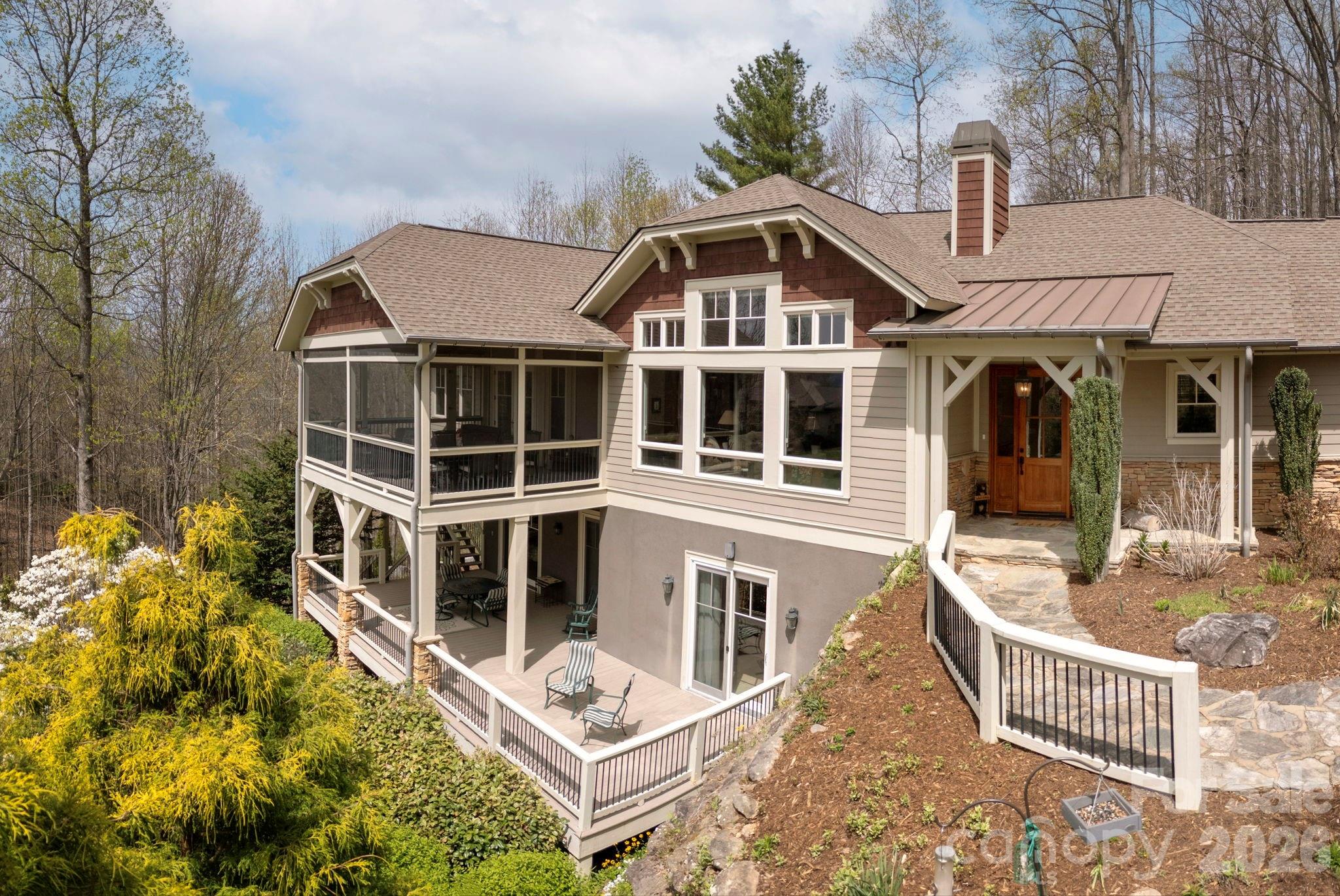 315 Crossvine Trail — Hendersonville