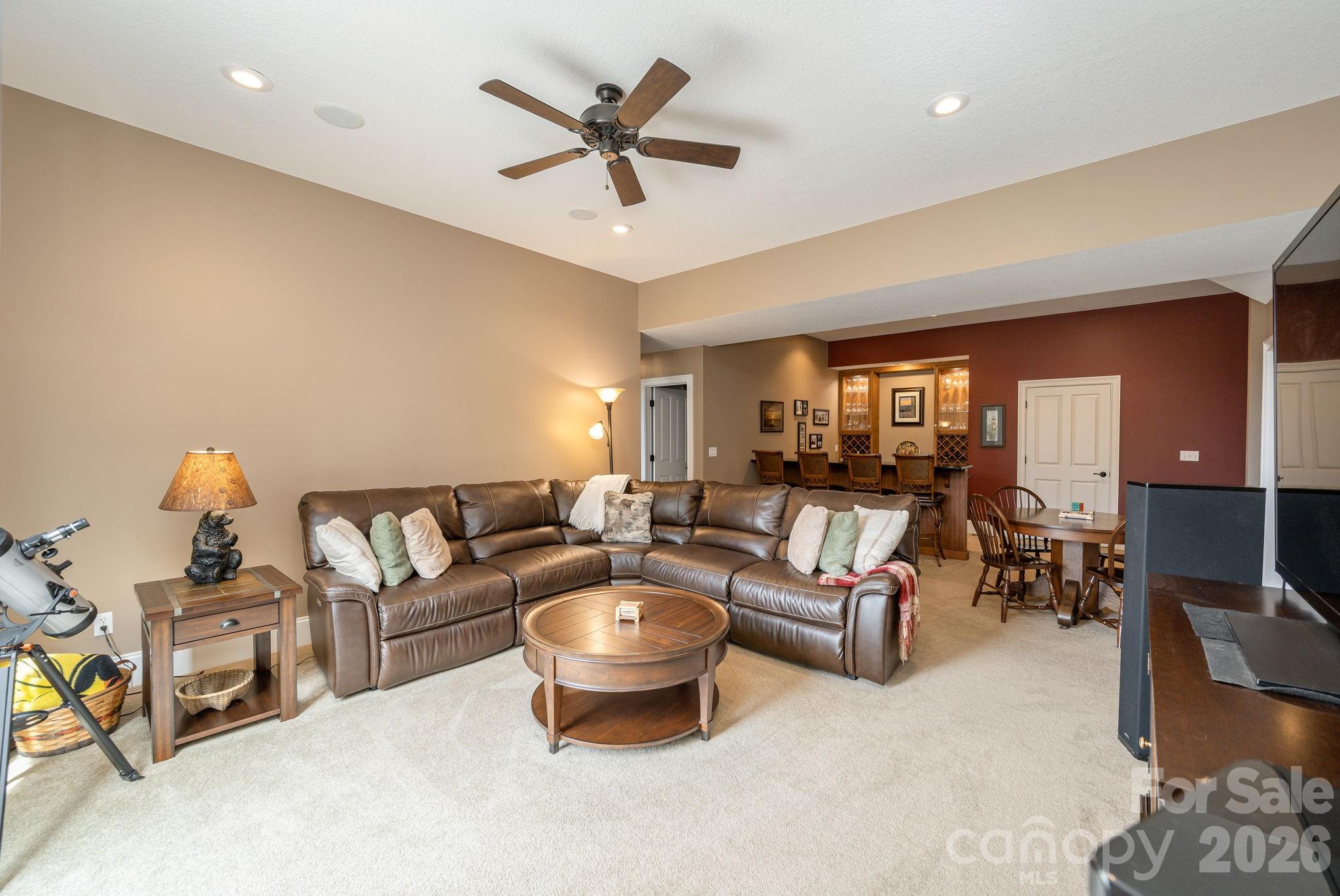 315 Crossvine Trail — Hendersonville