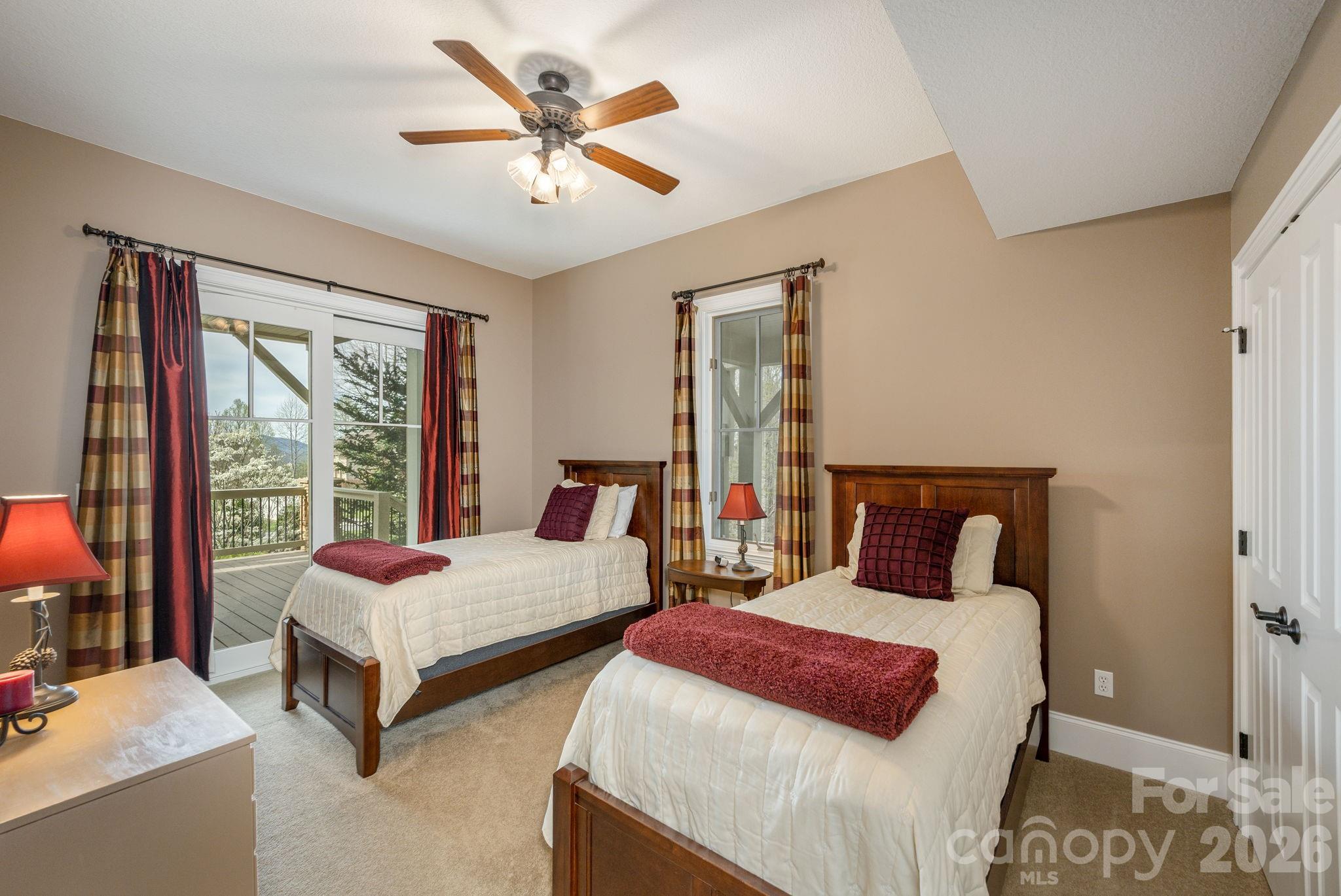 315 Crossvine Trail — Hendersonville