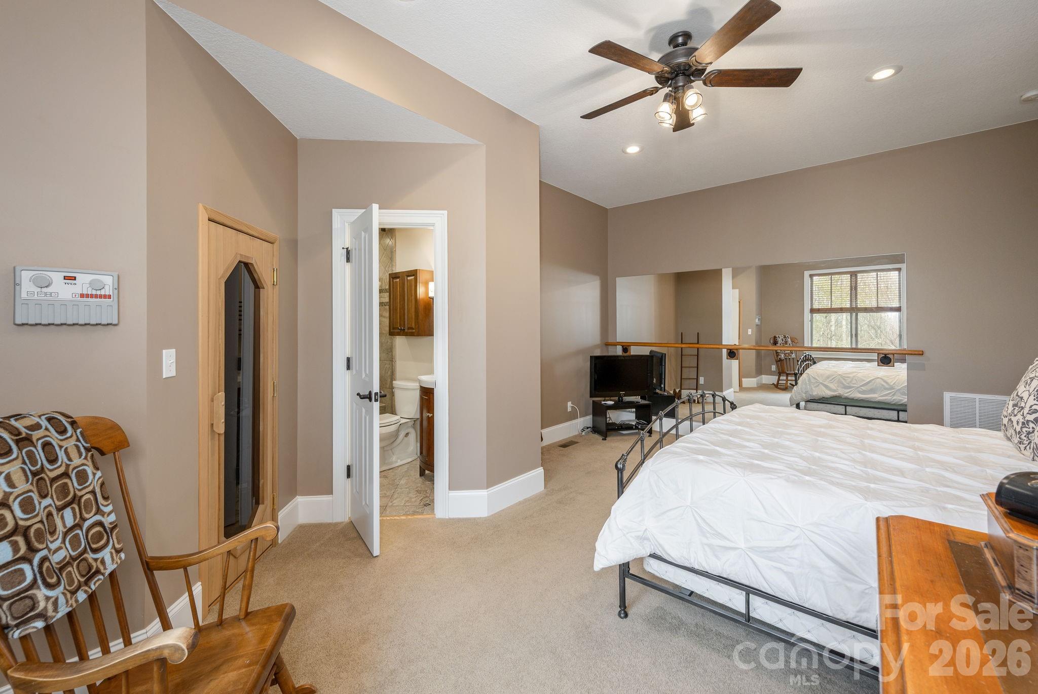 315 Crossvine Trail — Hendersonville