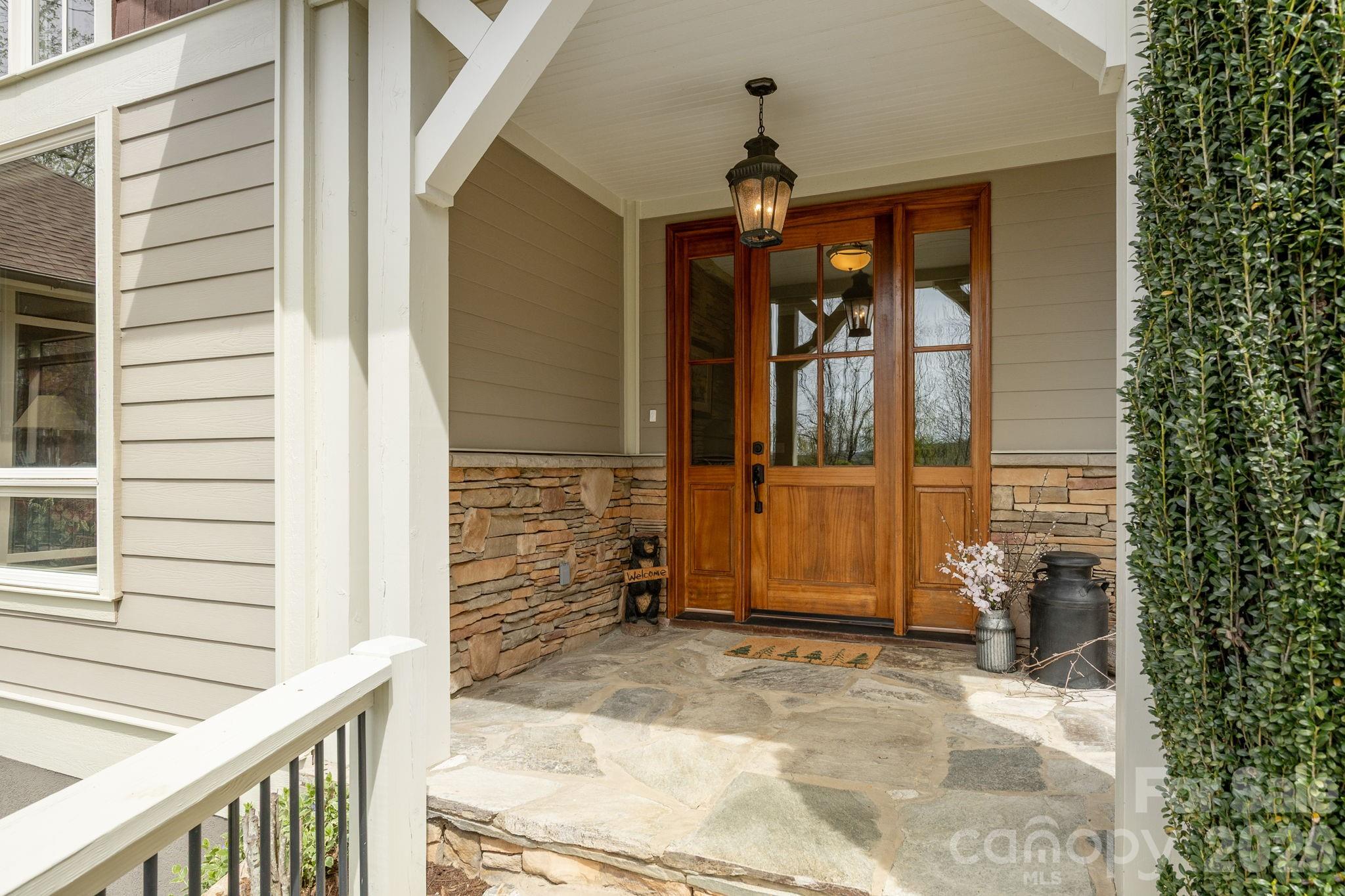 315 Crossvine Trail — Hendersonville