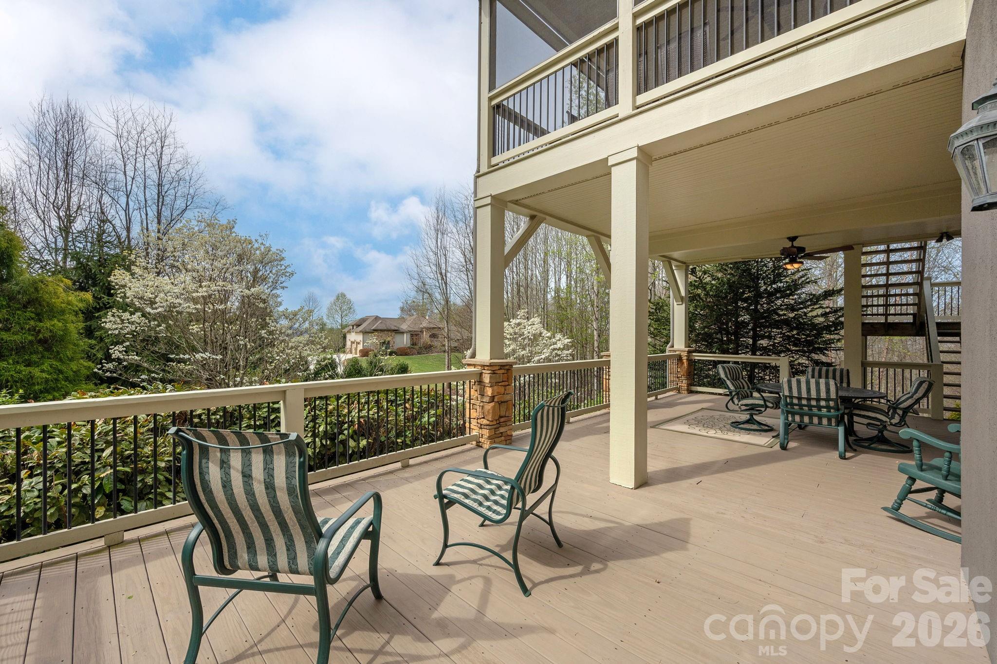 315 Crossvine Trail — Hendersonville