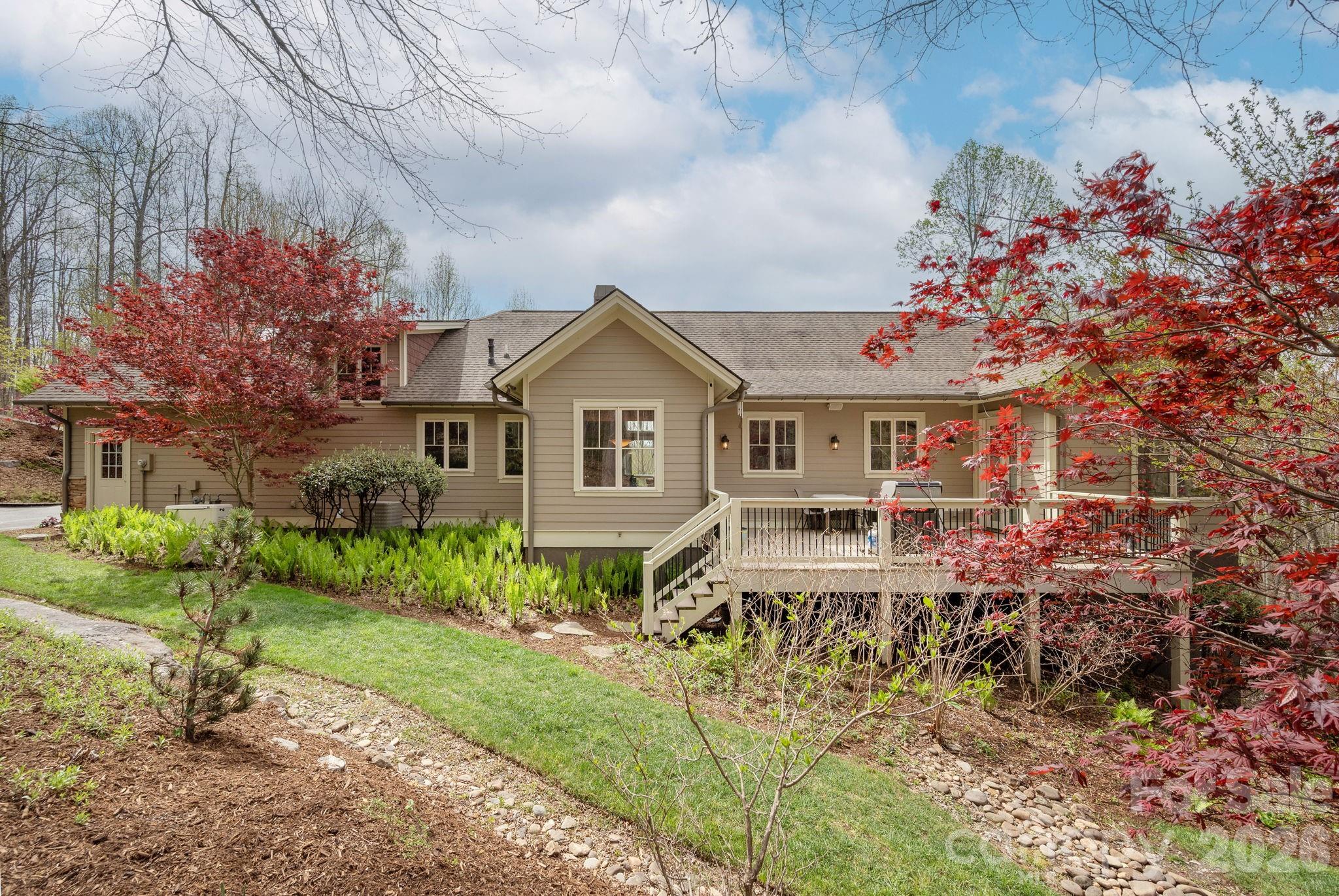 315 Crossvine Trail — Hendersonville