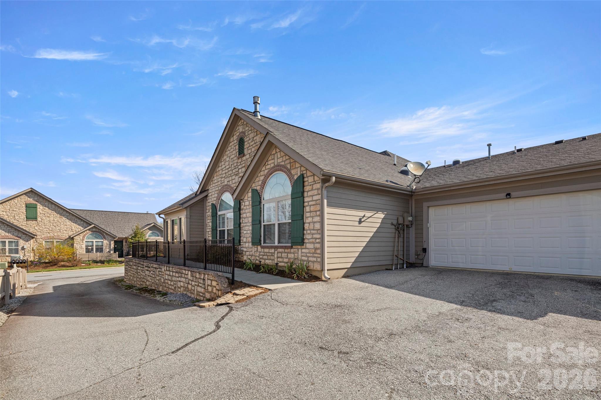 31 Braeburn Way — Flat Rock