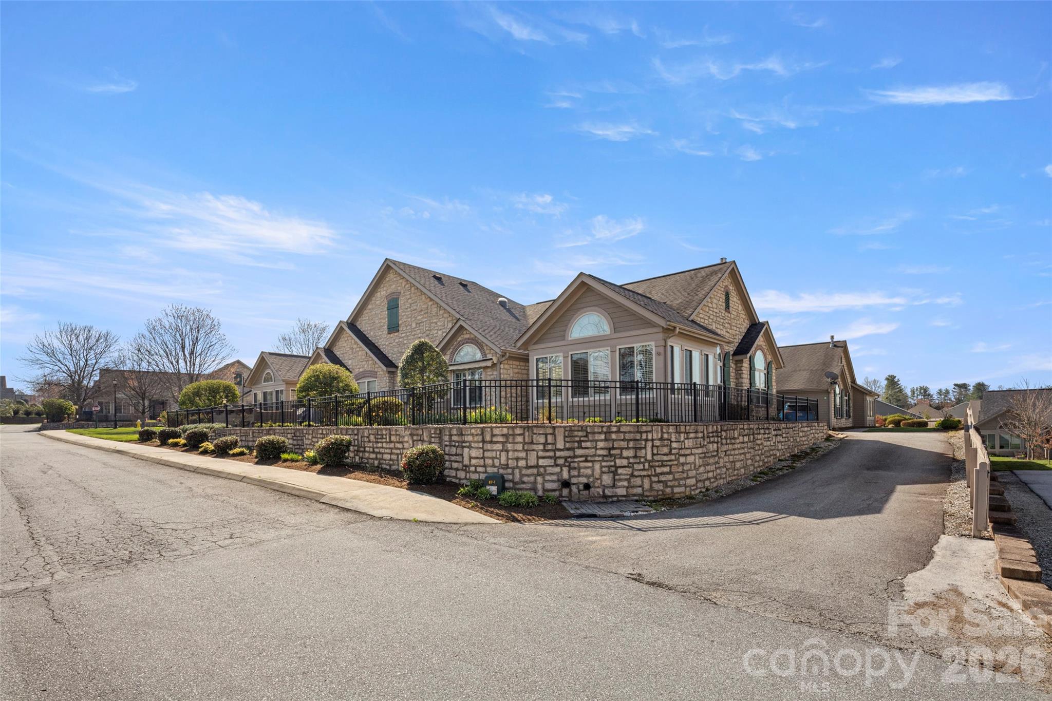 31 Braeburn Way — Flat Rock
