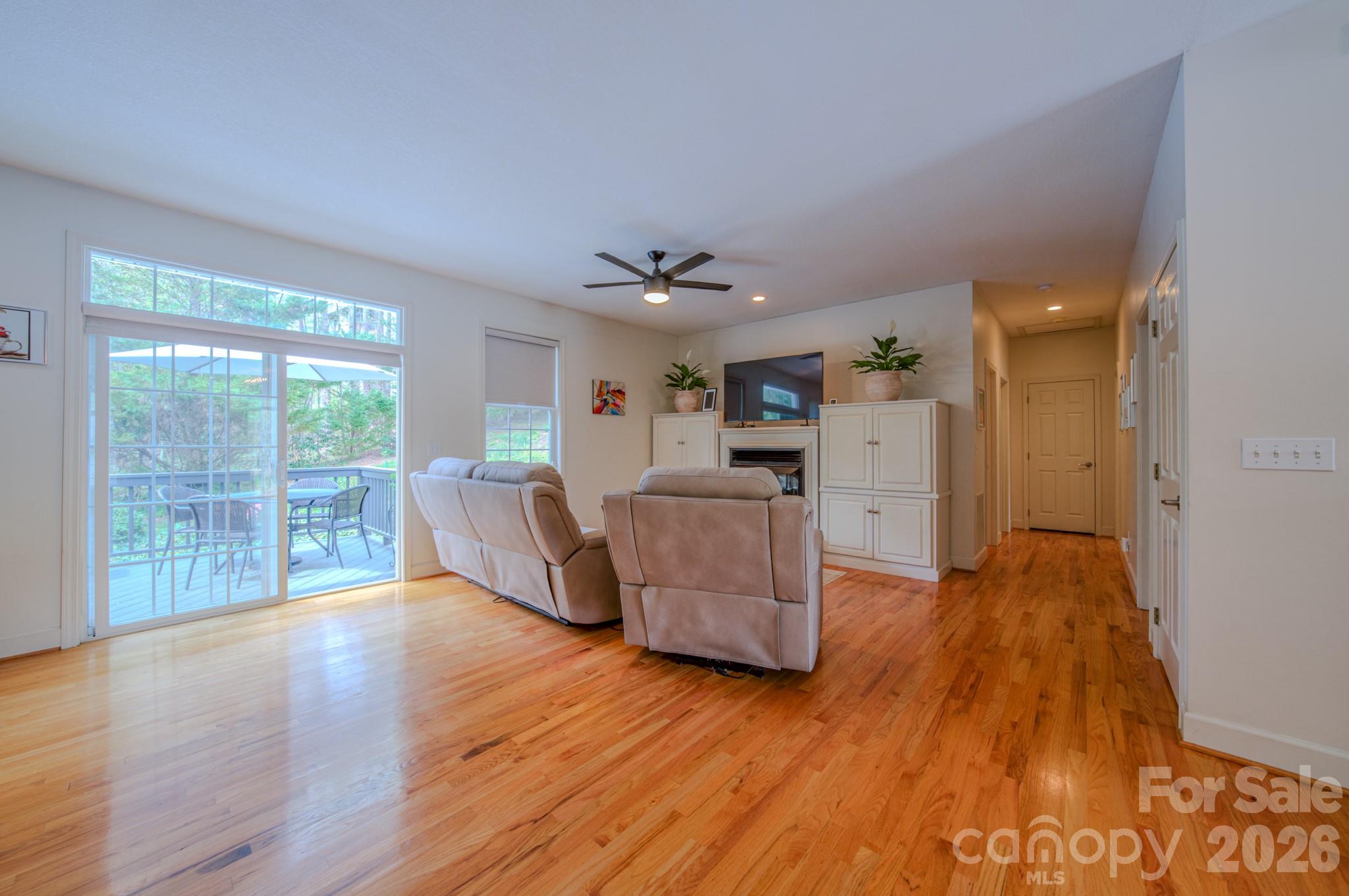 9 Double Eagle Drive — Weaverville