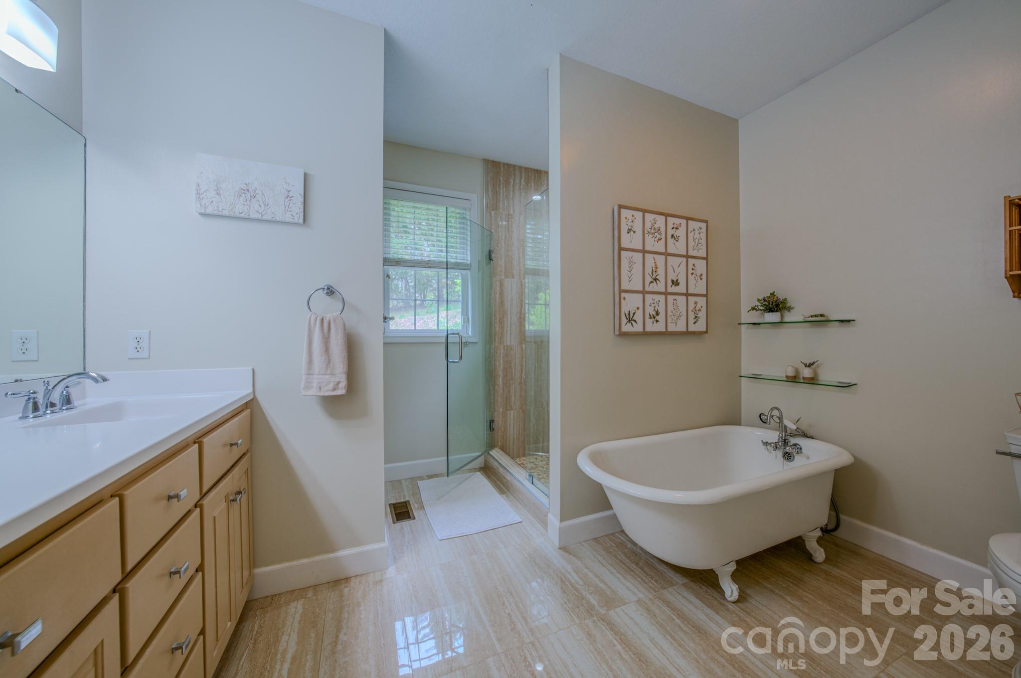 9 Double Eagle Drive — Weaverville