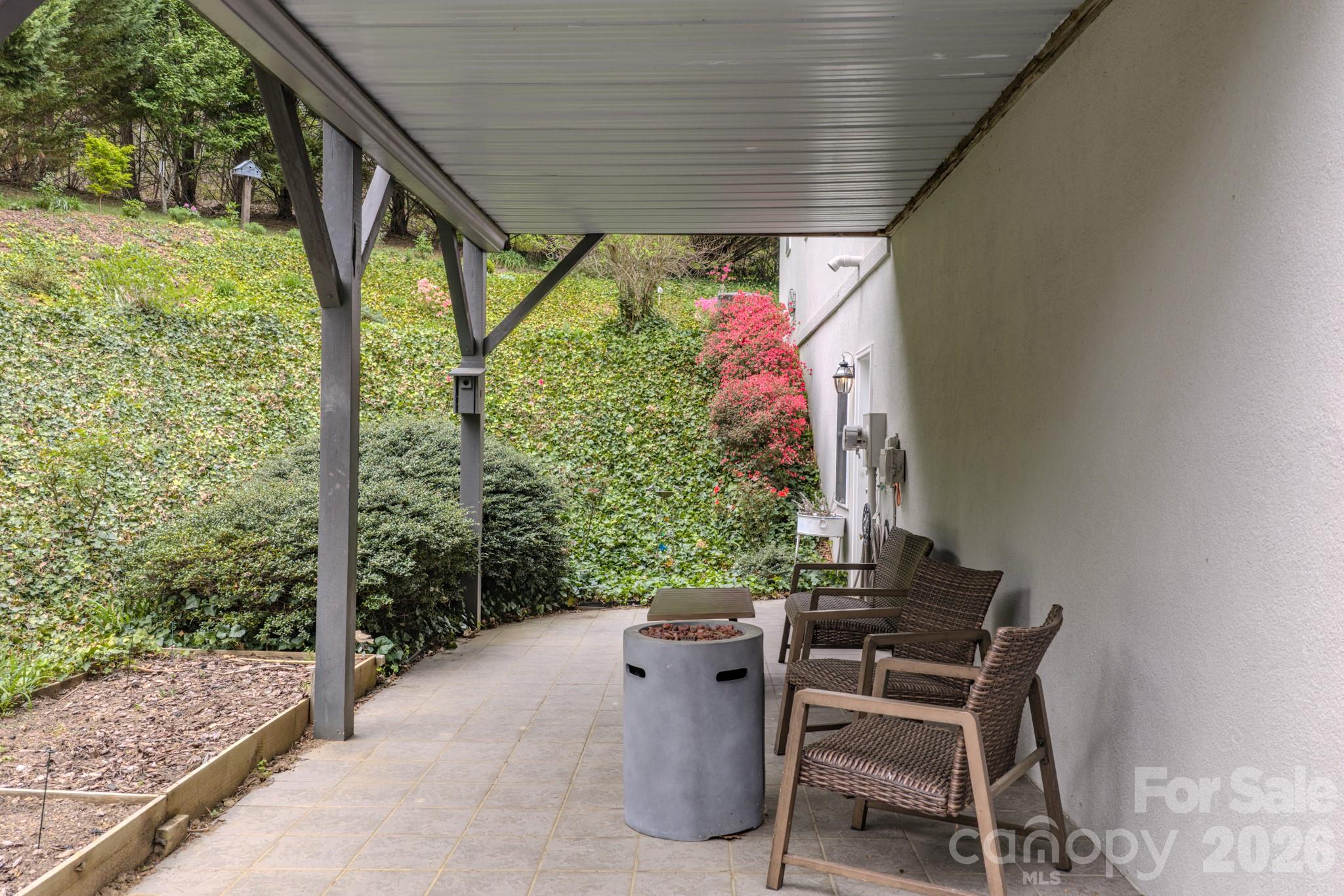 9 Double Eagle Drive — Weaverville