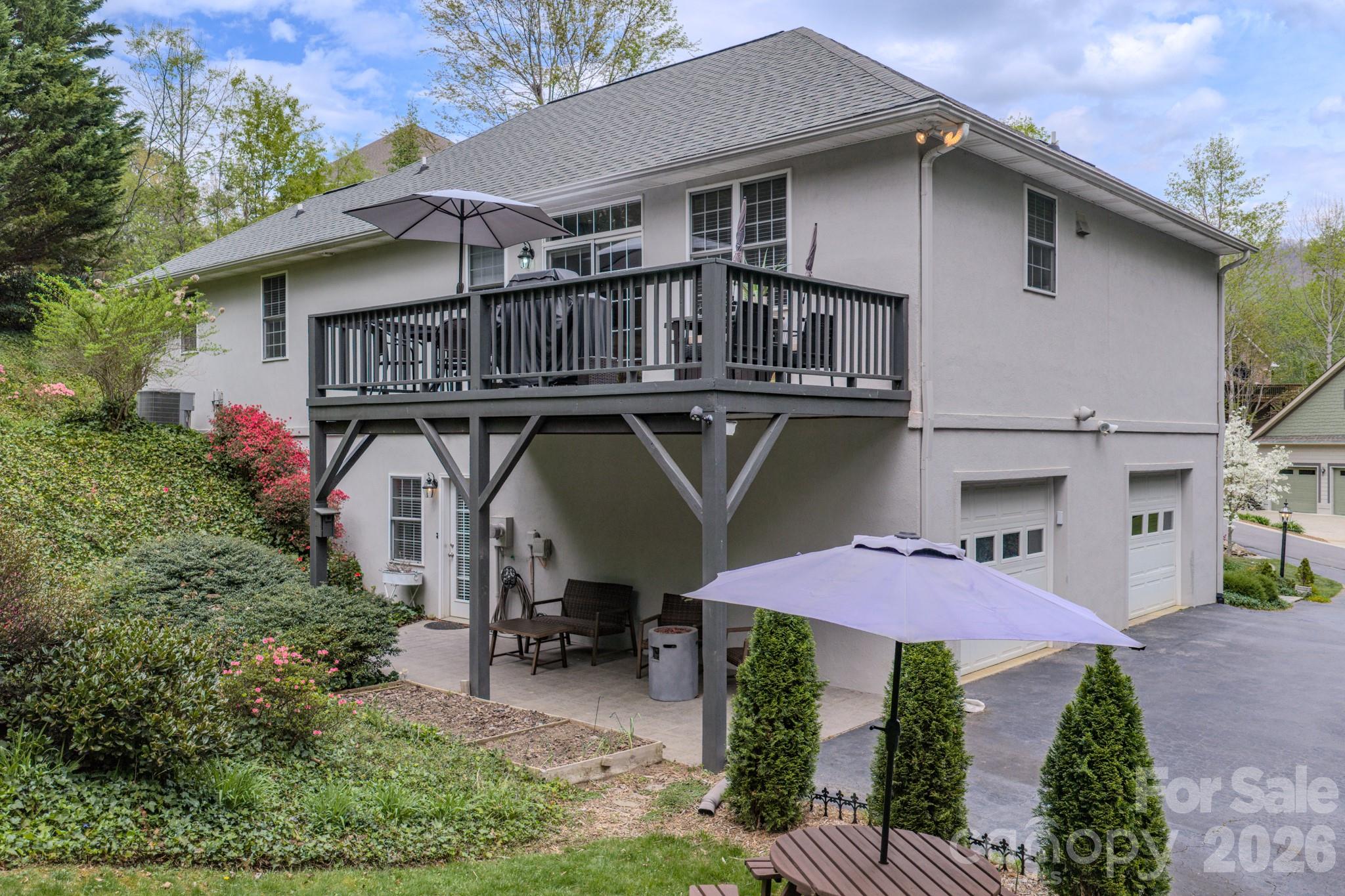 9 Double Eagle Drive — Weaverville