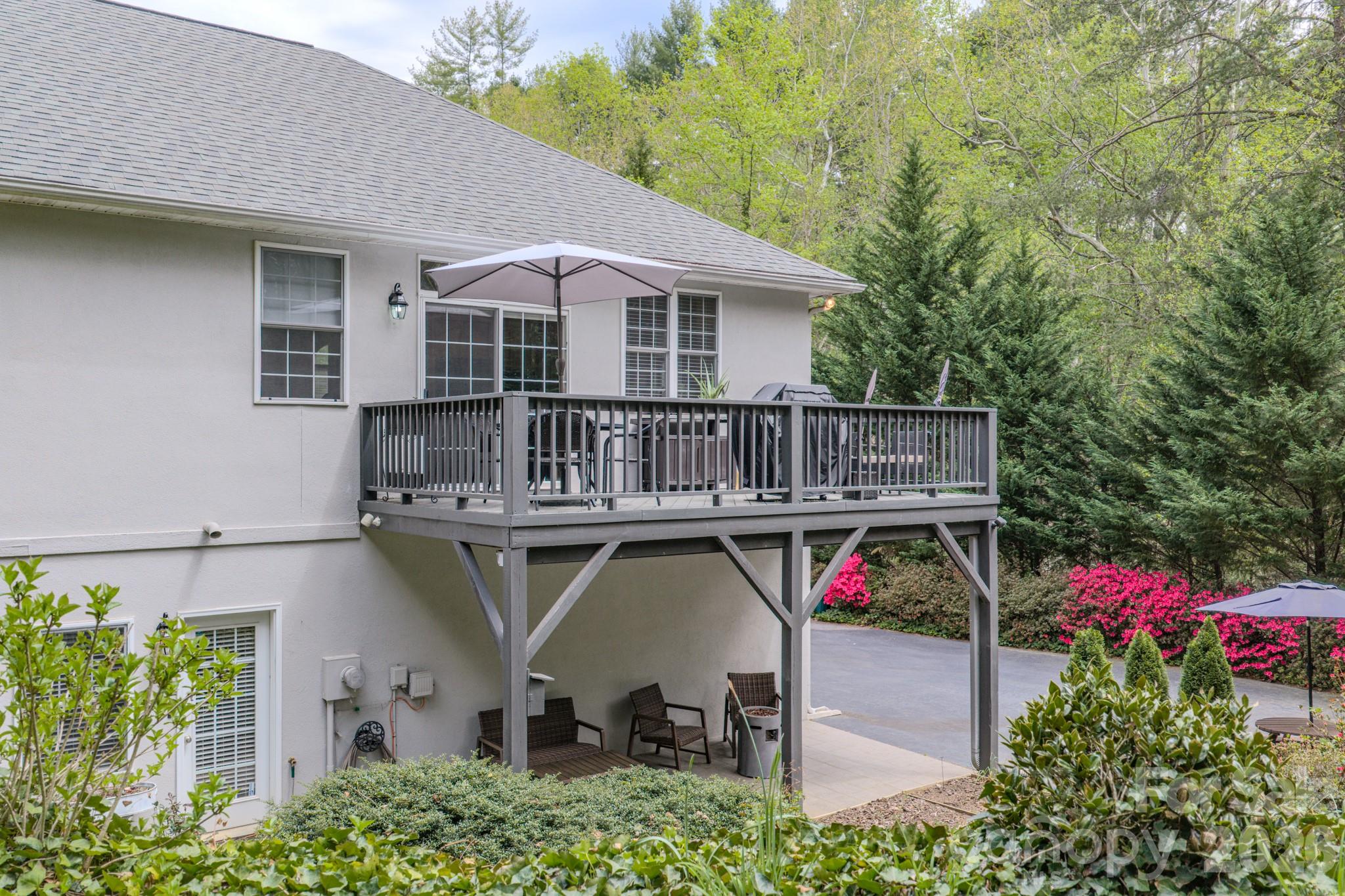 9 Double Eagle Drive — Weaverville
