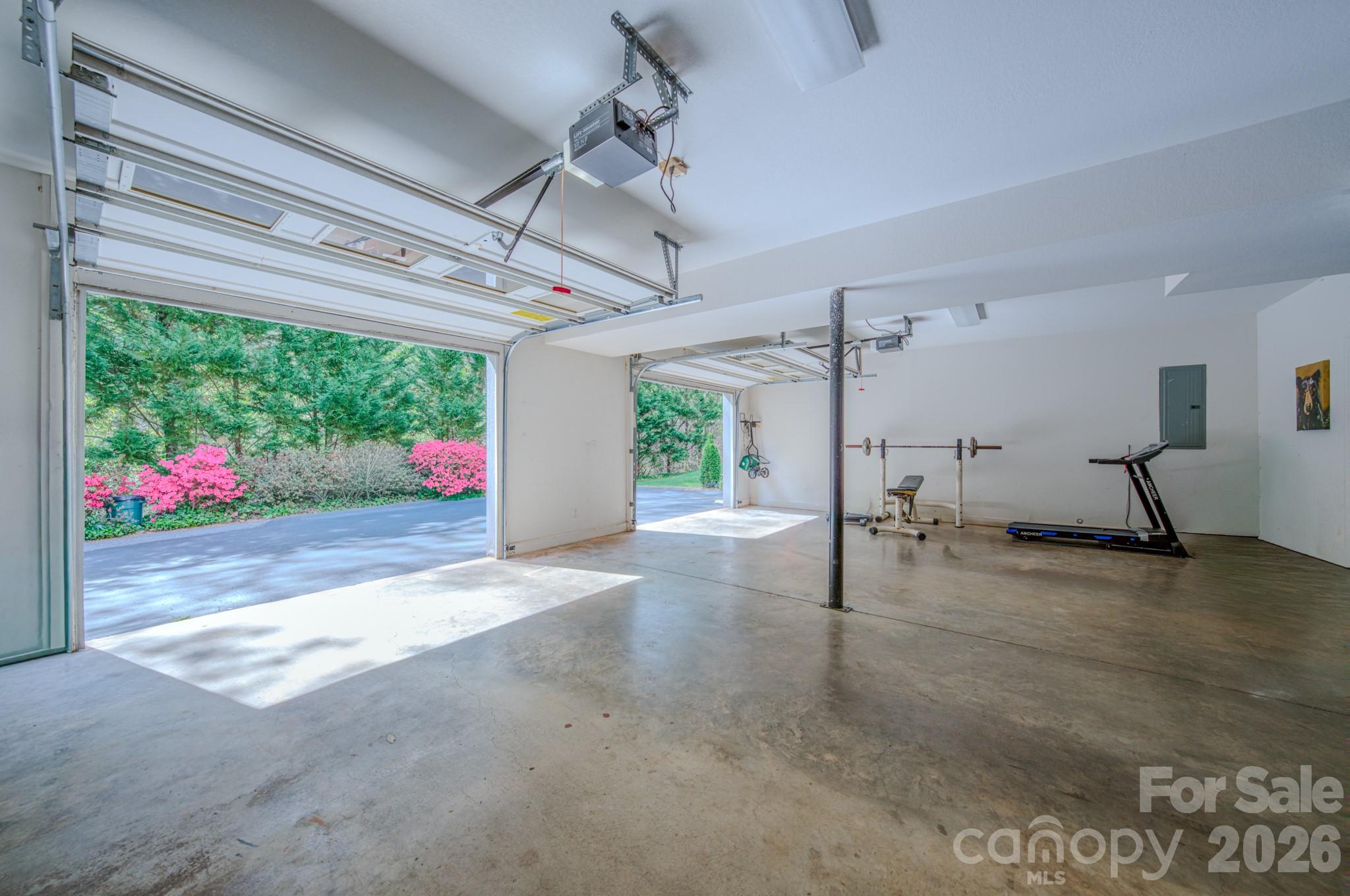 9 Double Eagle Drive — Weaverville