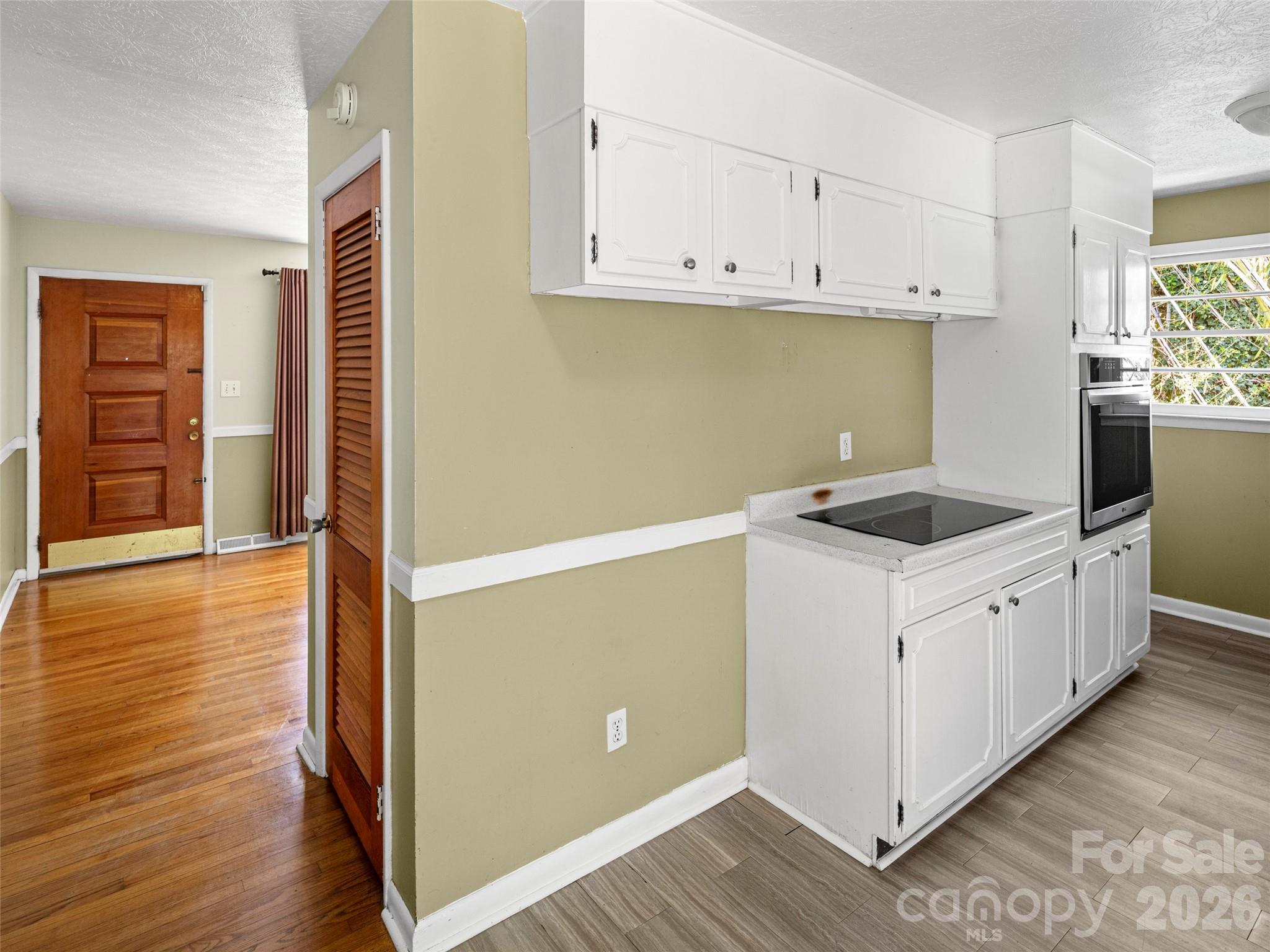 32 Hillendale Road — Asheville
