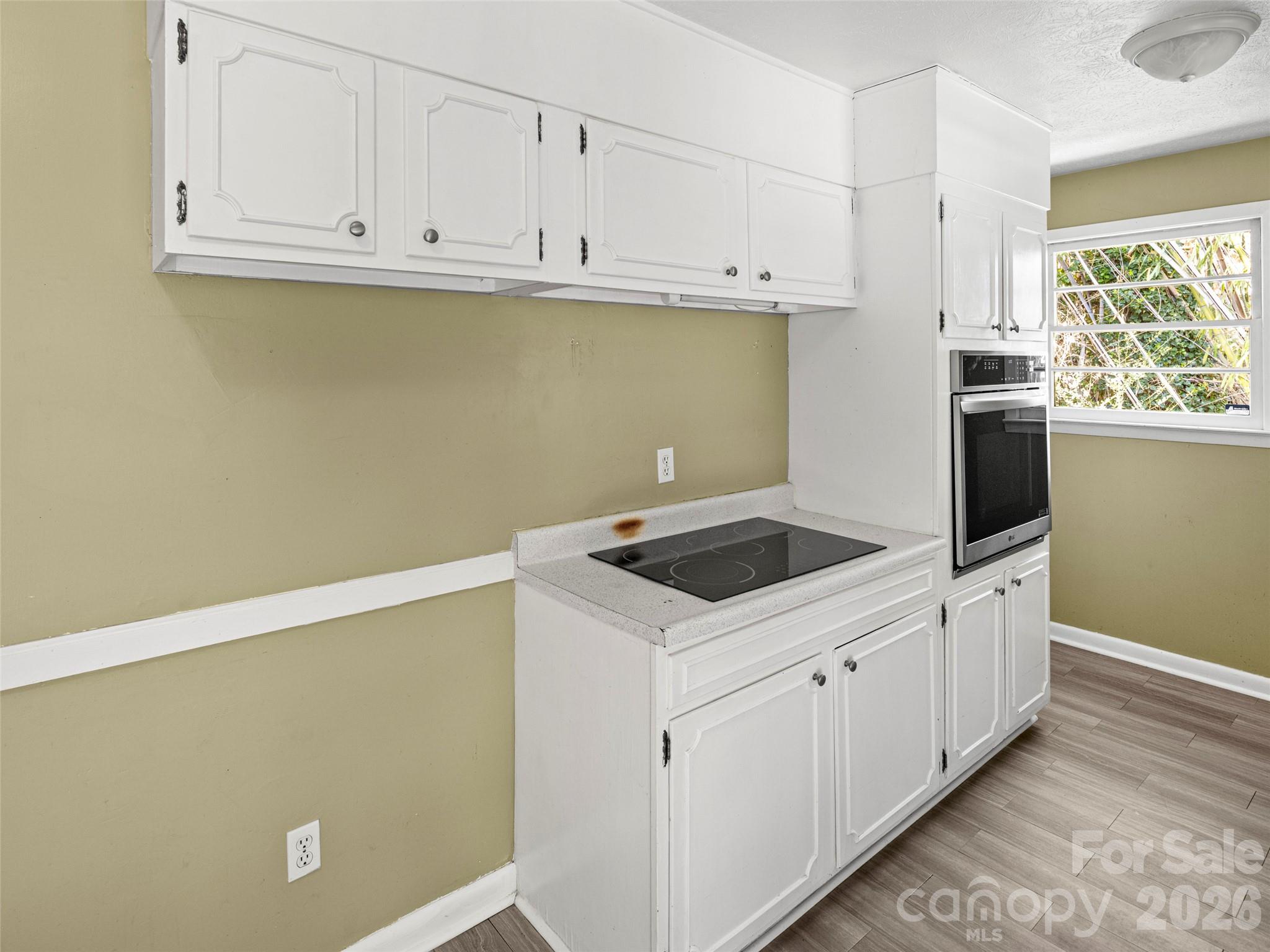 32 Hillendale Road — Asheville