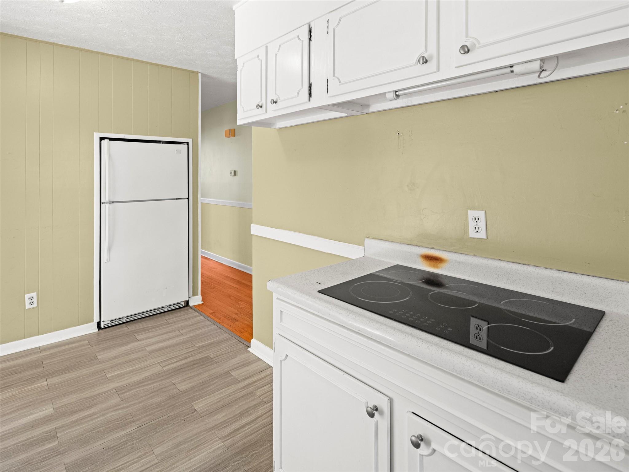 32 Hillendale Road — Asheville