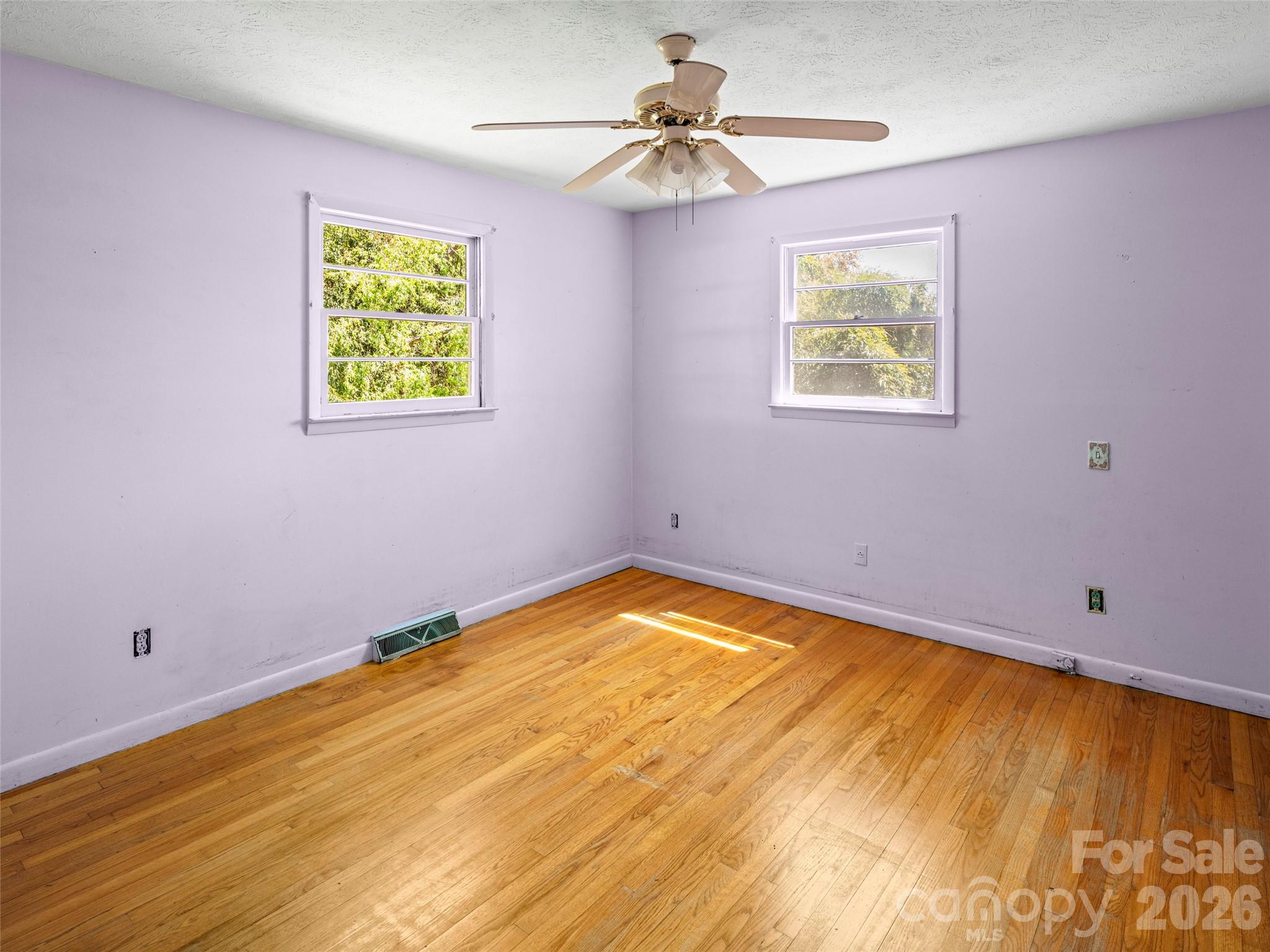 32 Hillendale Road — Asheville
