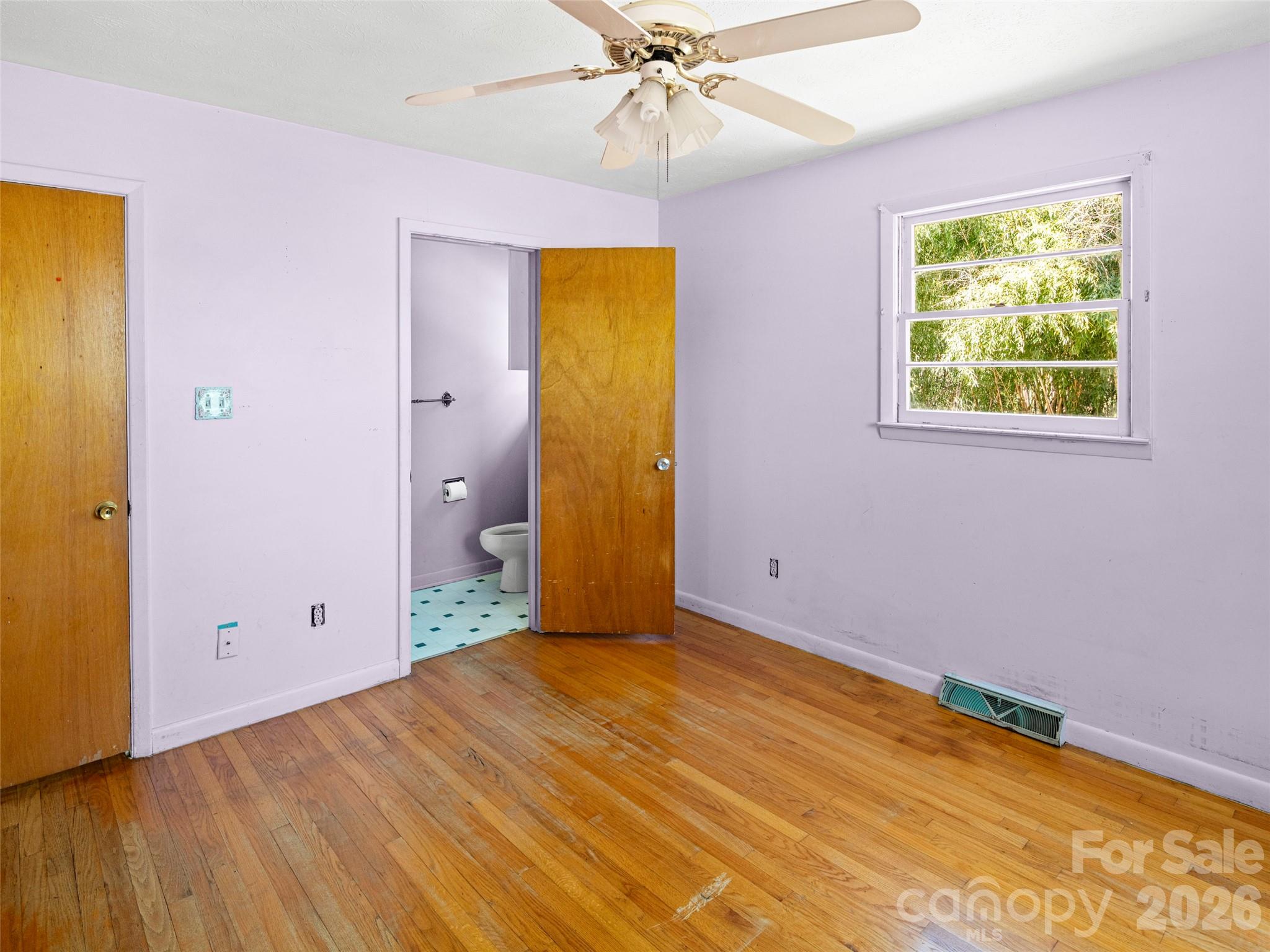 32 Hillendale Road — Asheville