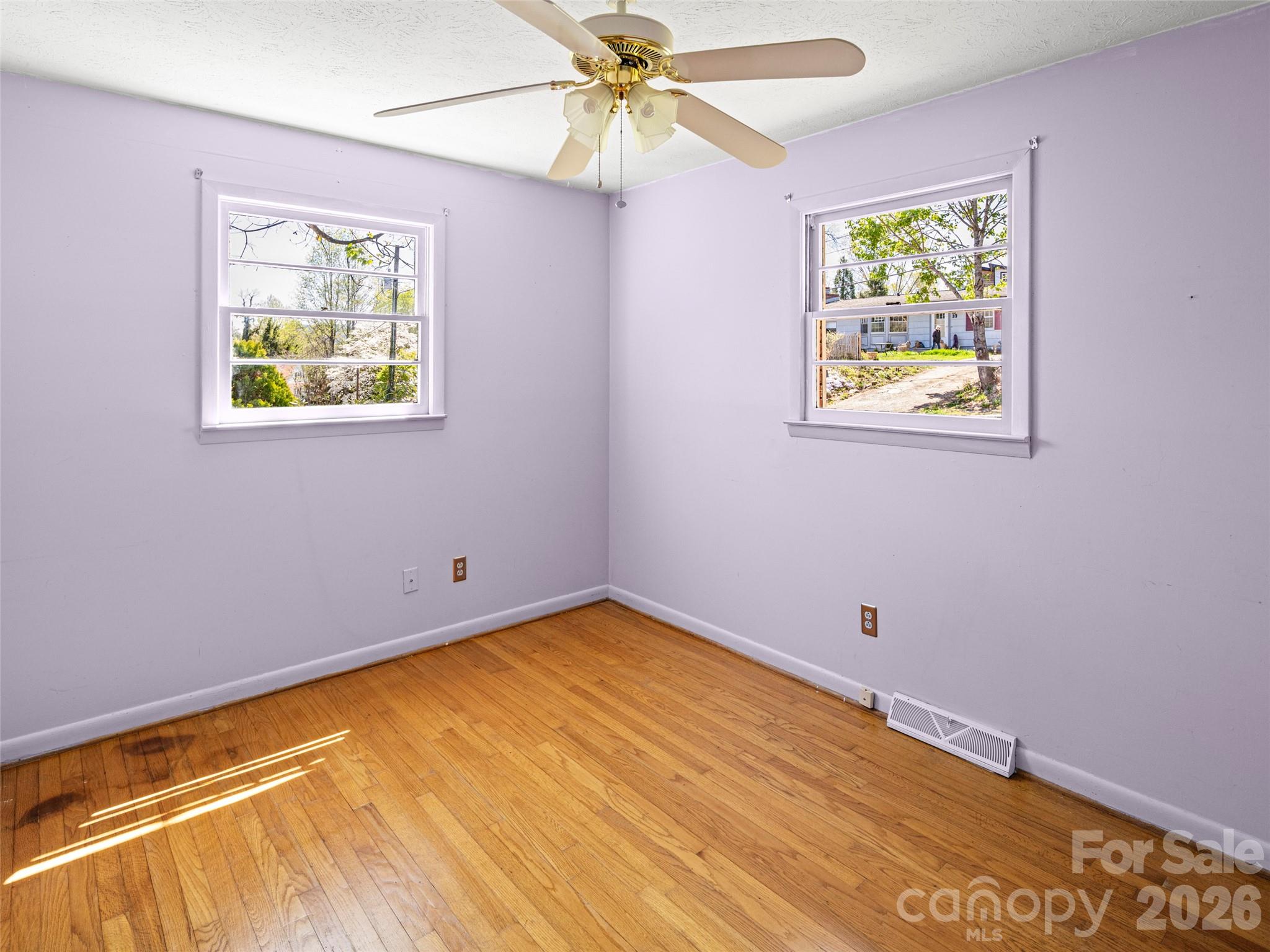32 Hillendale Road — Asheville