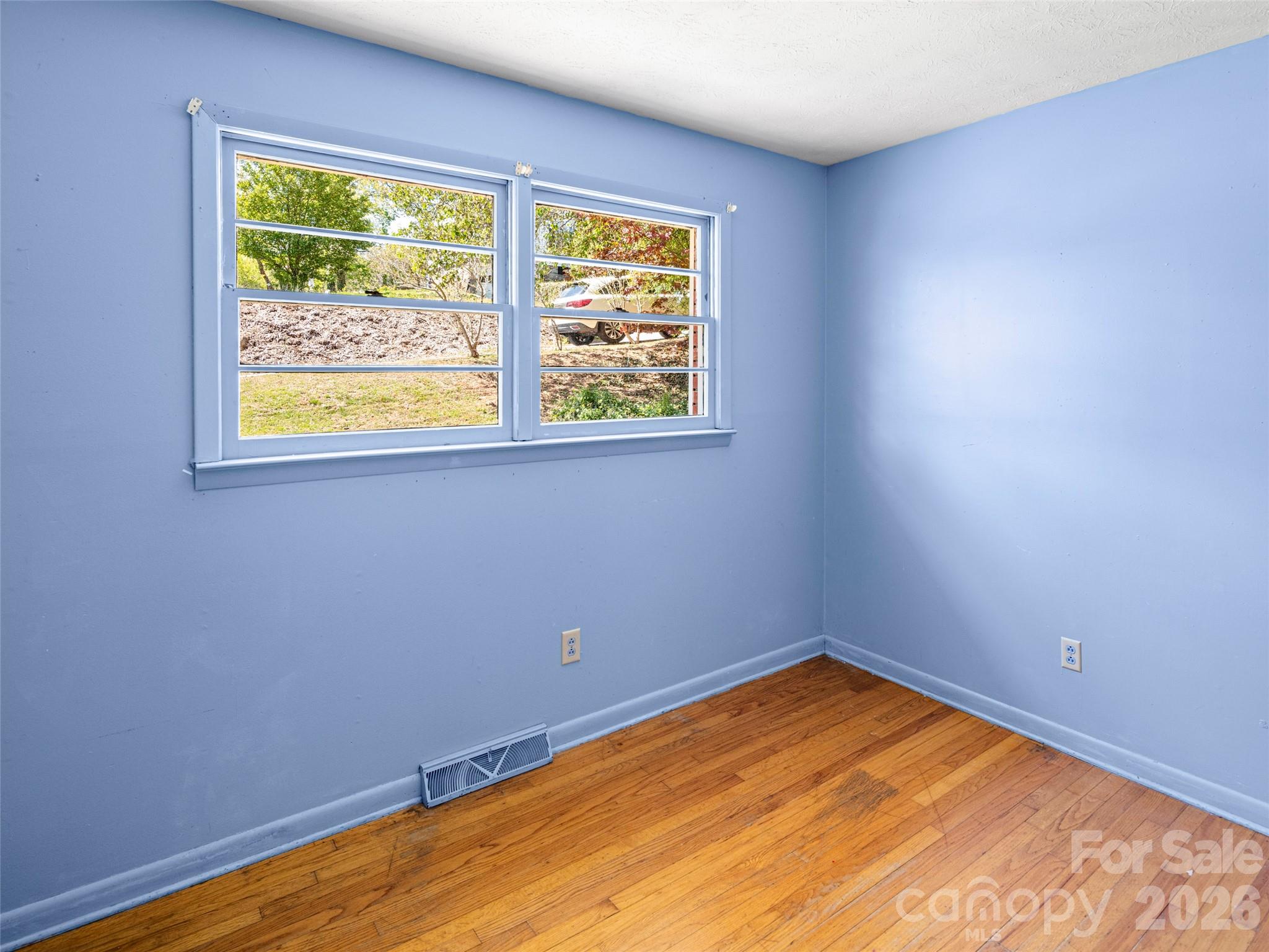 32 Hillendale Road — Asheville