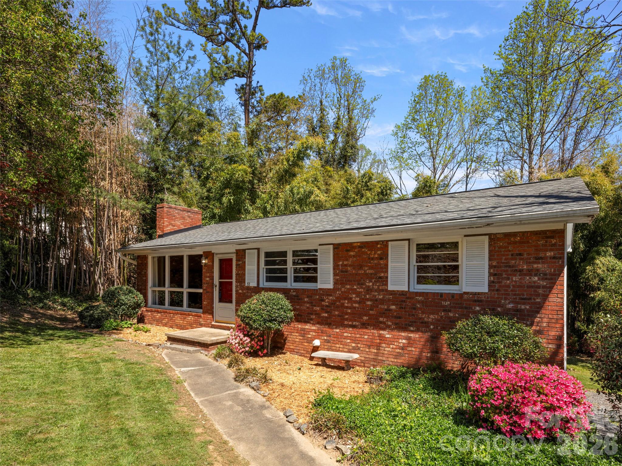 32 Hillendale Road — Asheville