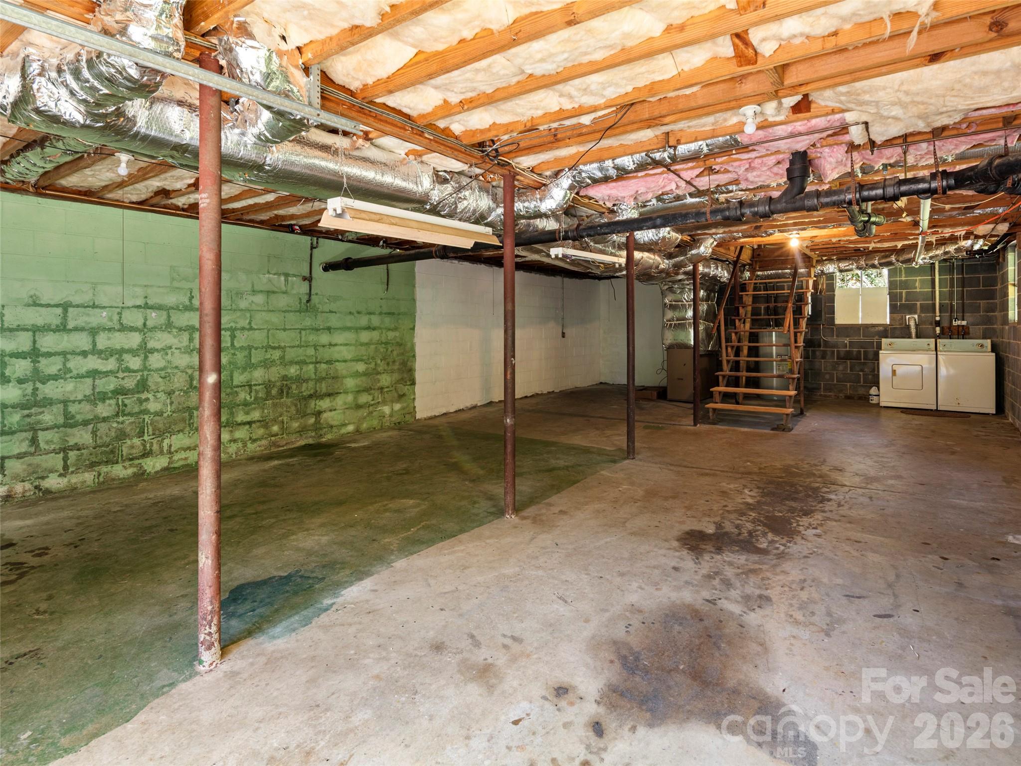 32 Hillendale Road — Asheville