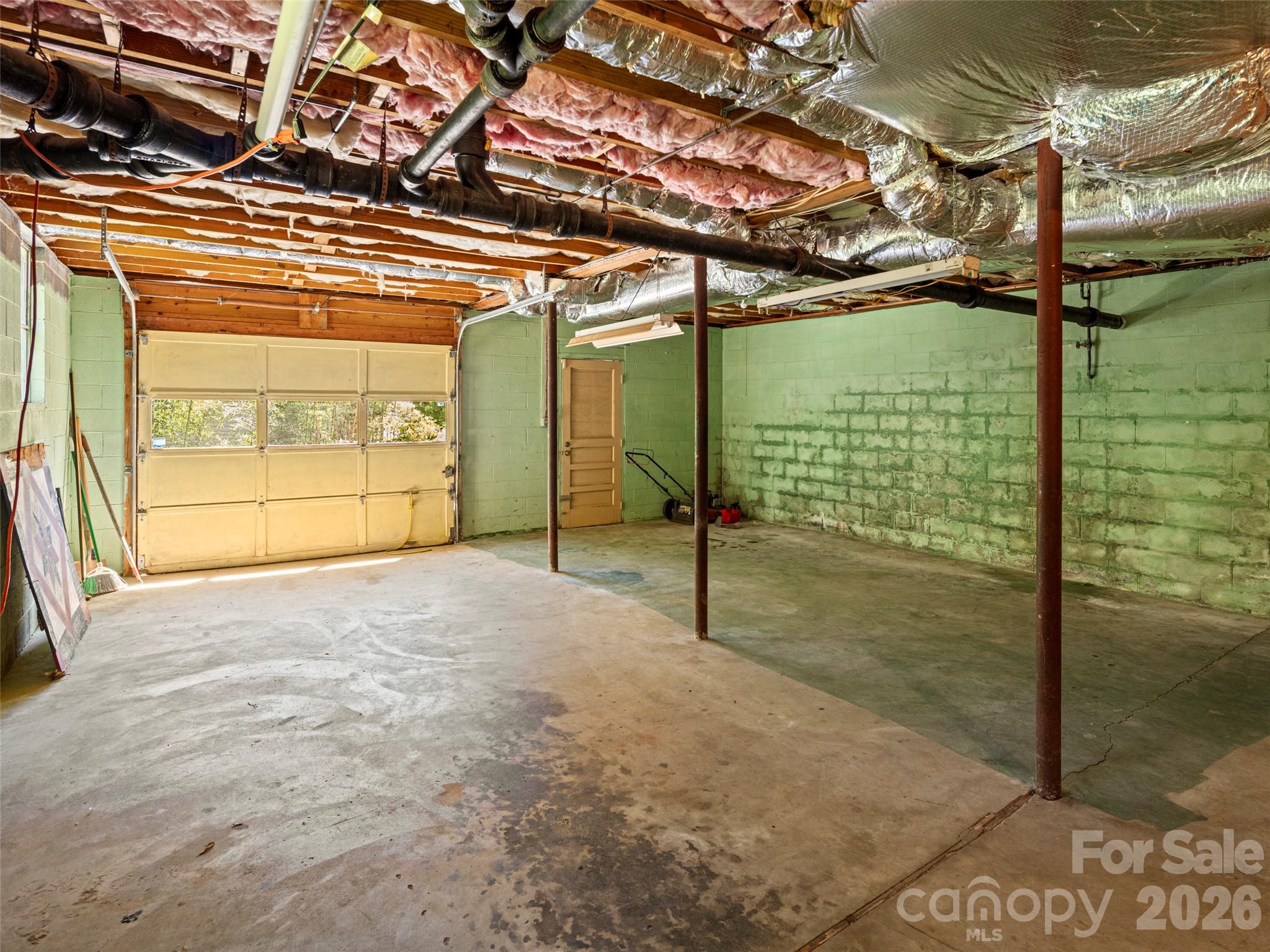 32 Hillendale Road — Asheville