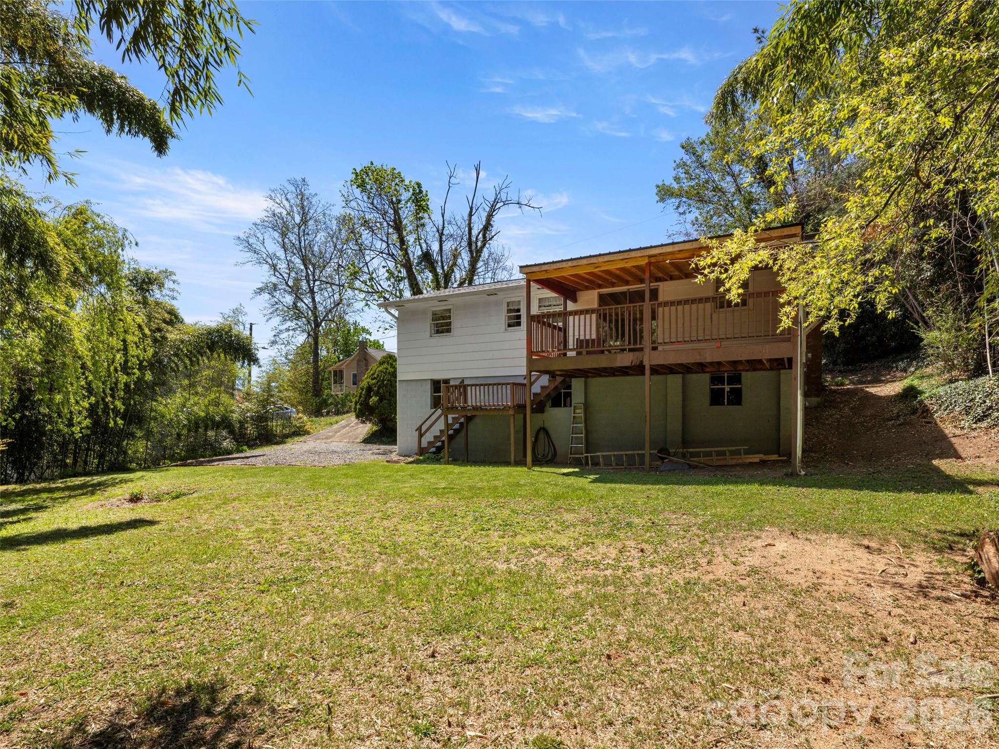 32 Hillendale Road — Asheville