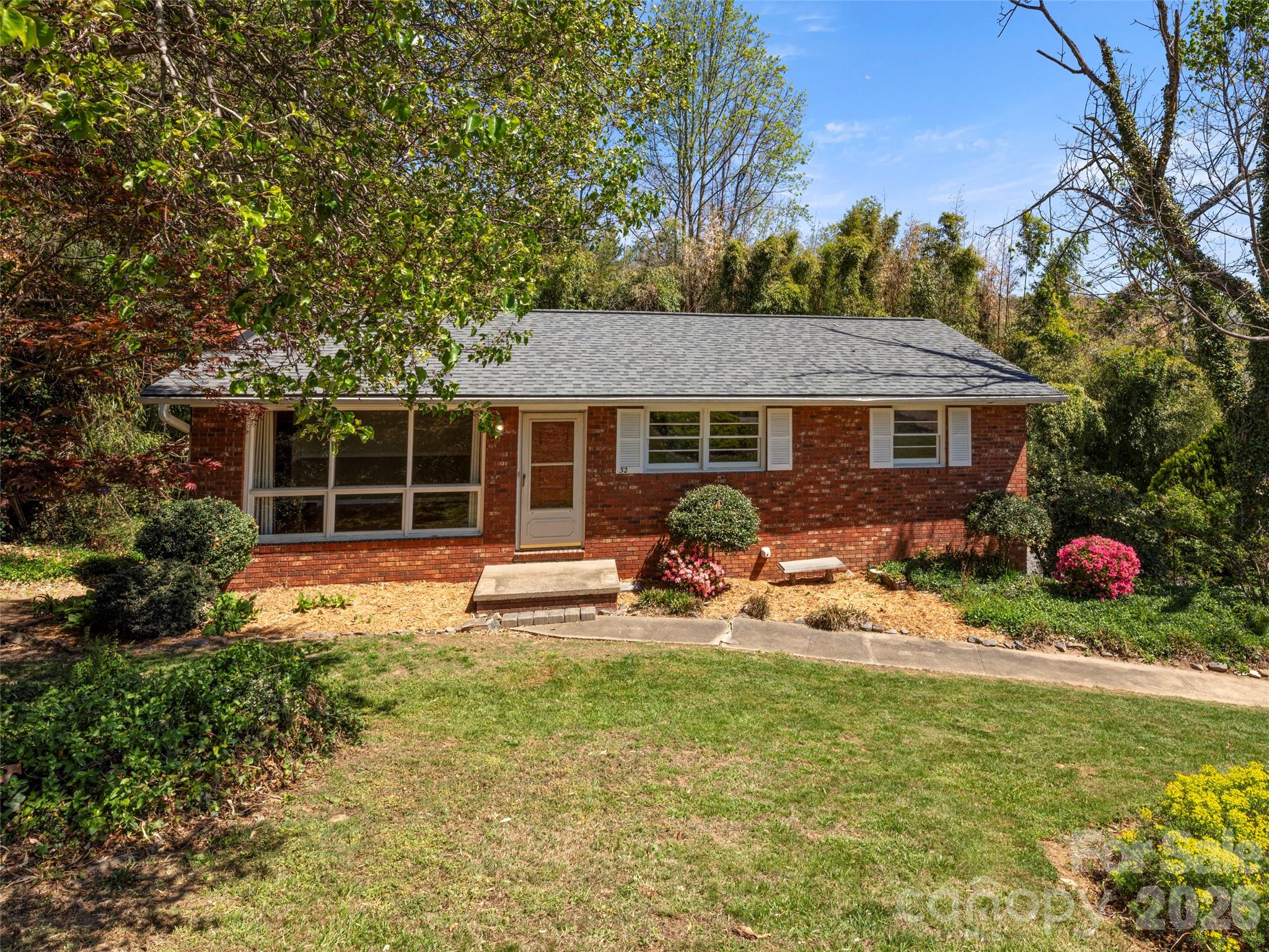 32 Hillendale Road — Asheville