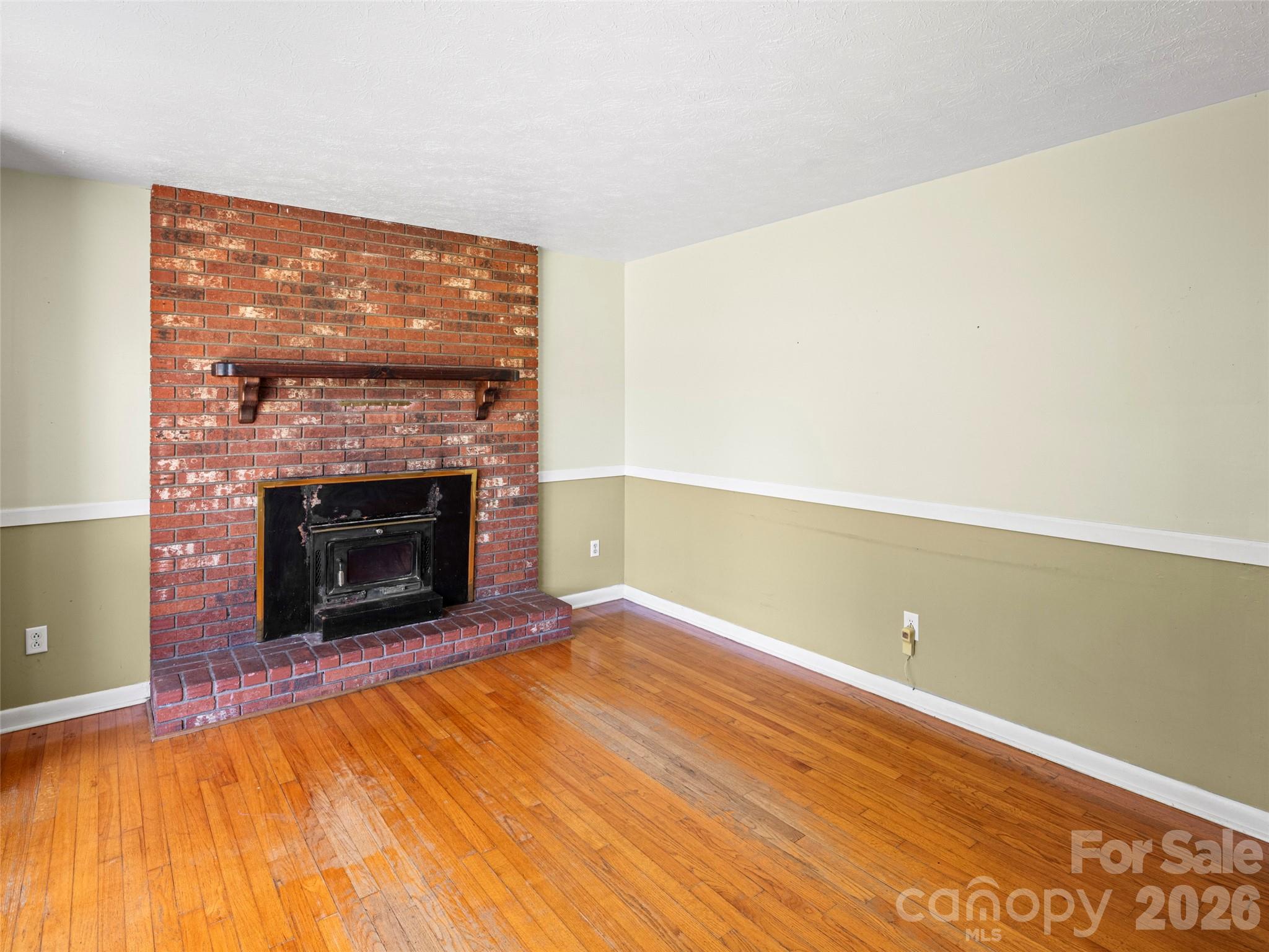 32 Hillendale Road — Asheville