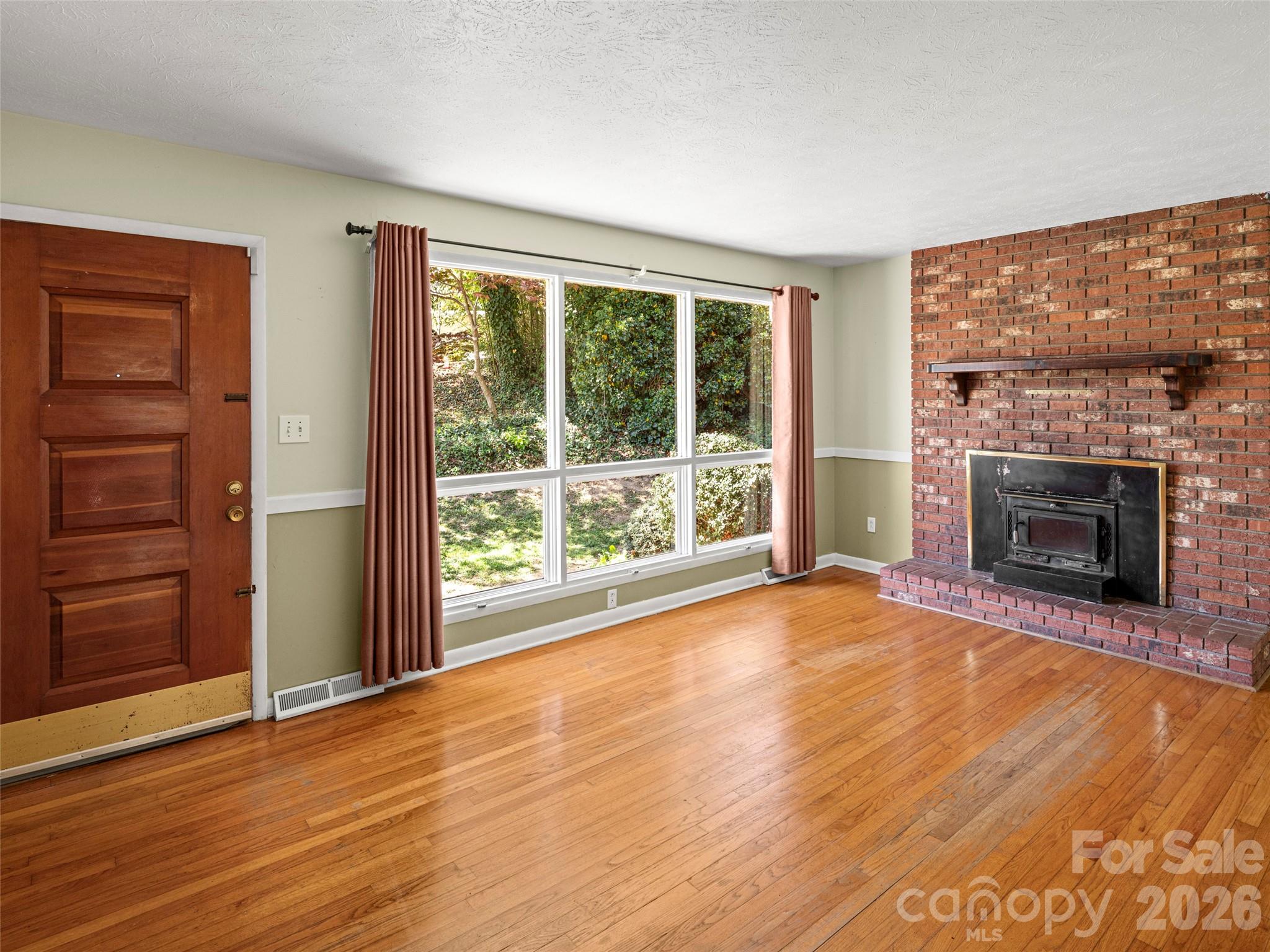 32 Hillendale Road — Asheville