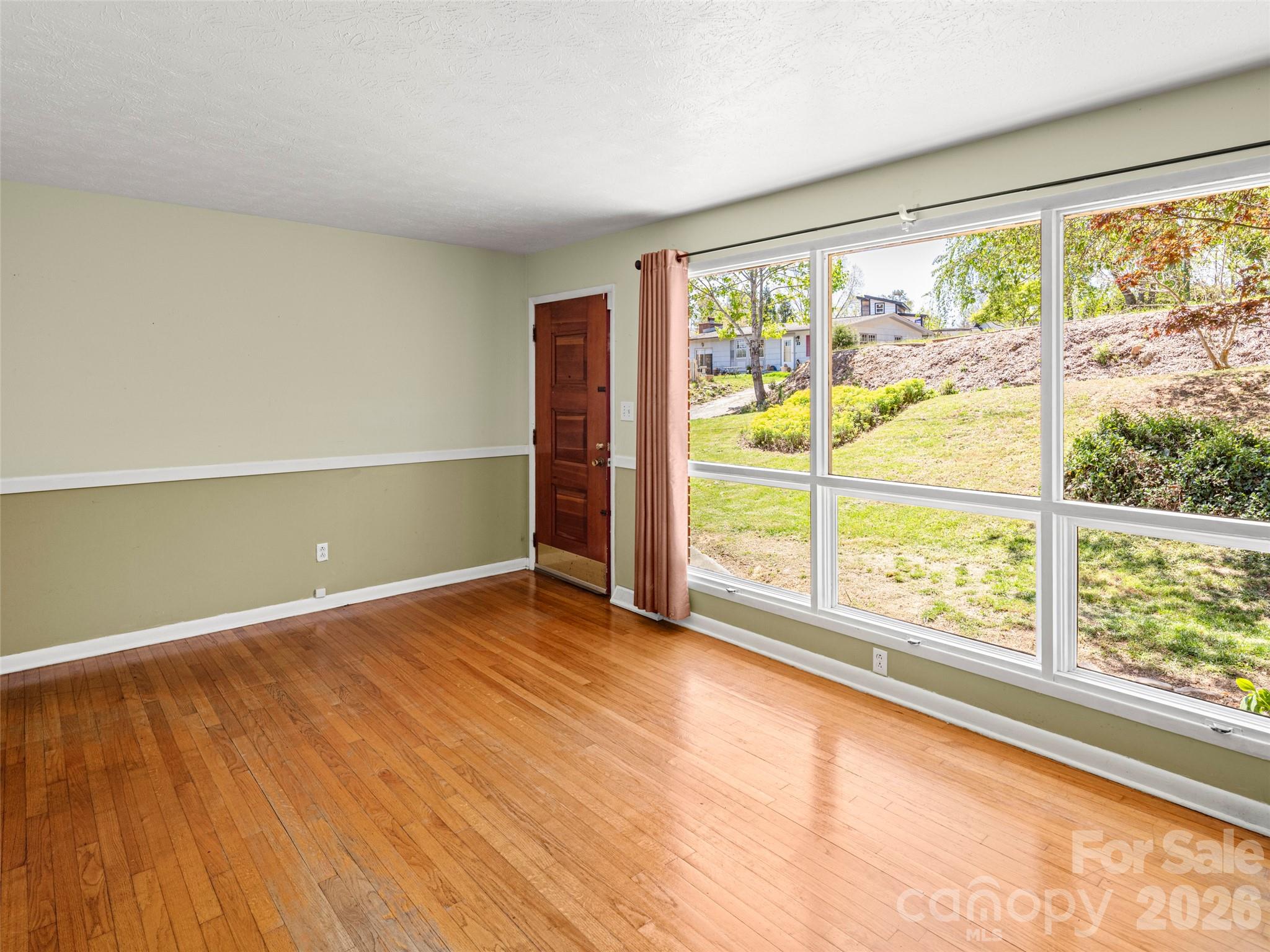 32 Hillendale Road — Asheville