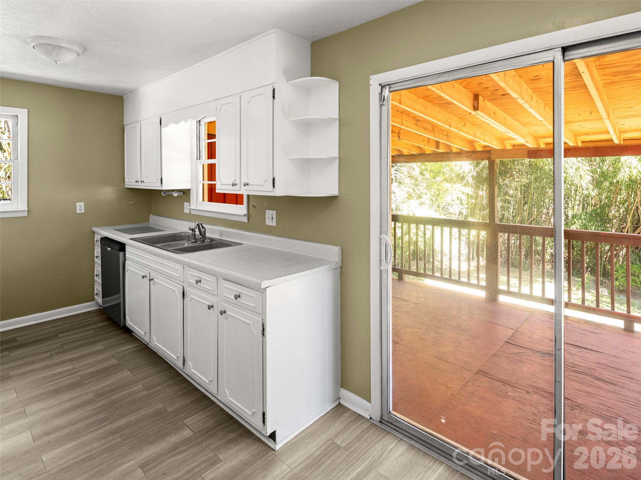32 Hillendale Road — Asheville