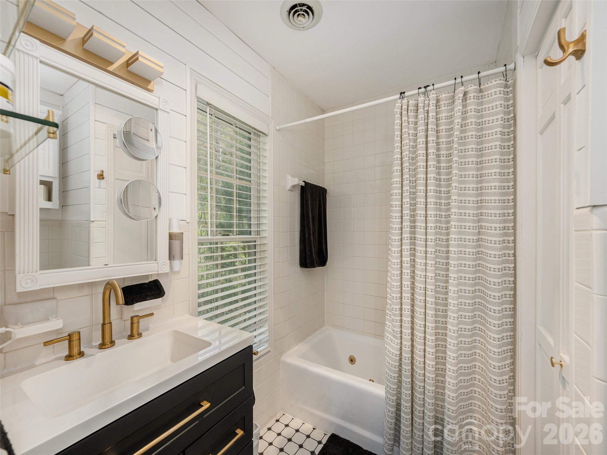403 Cherokee Road — Asheville