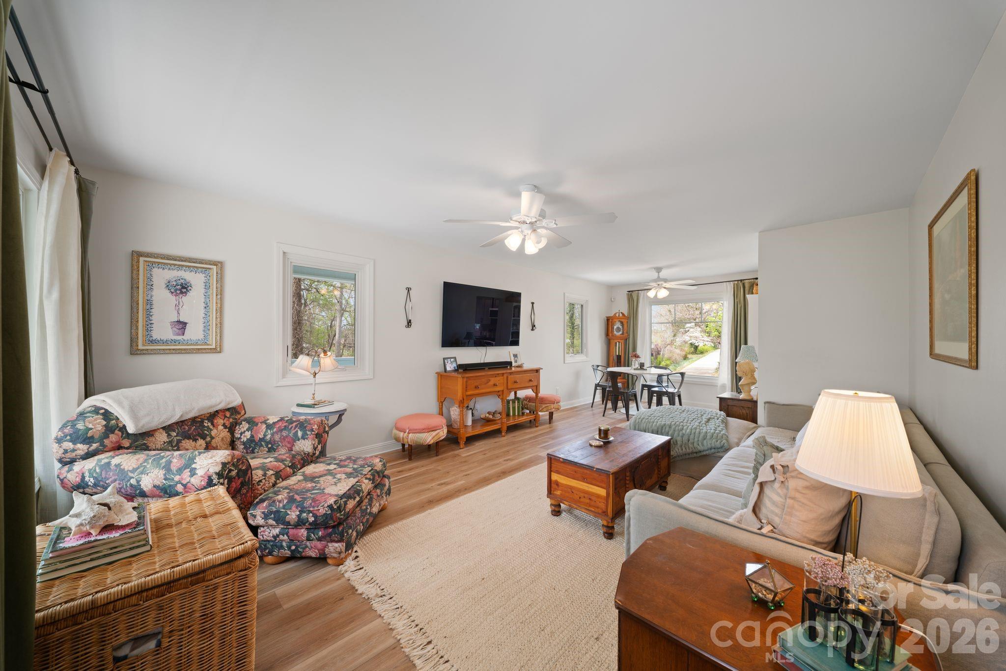 539 Caribou Road — Asheville