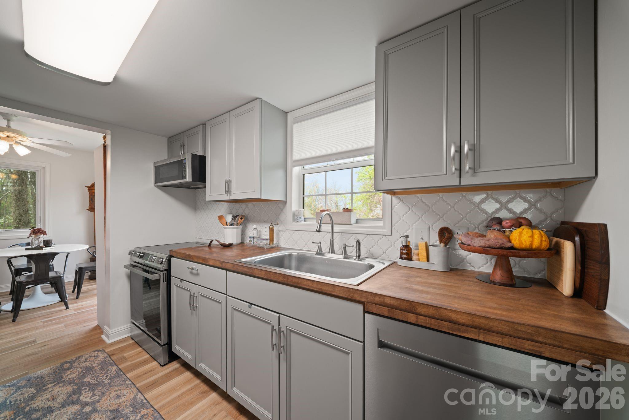 539 Caribou Road — Asheville