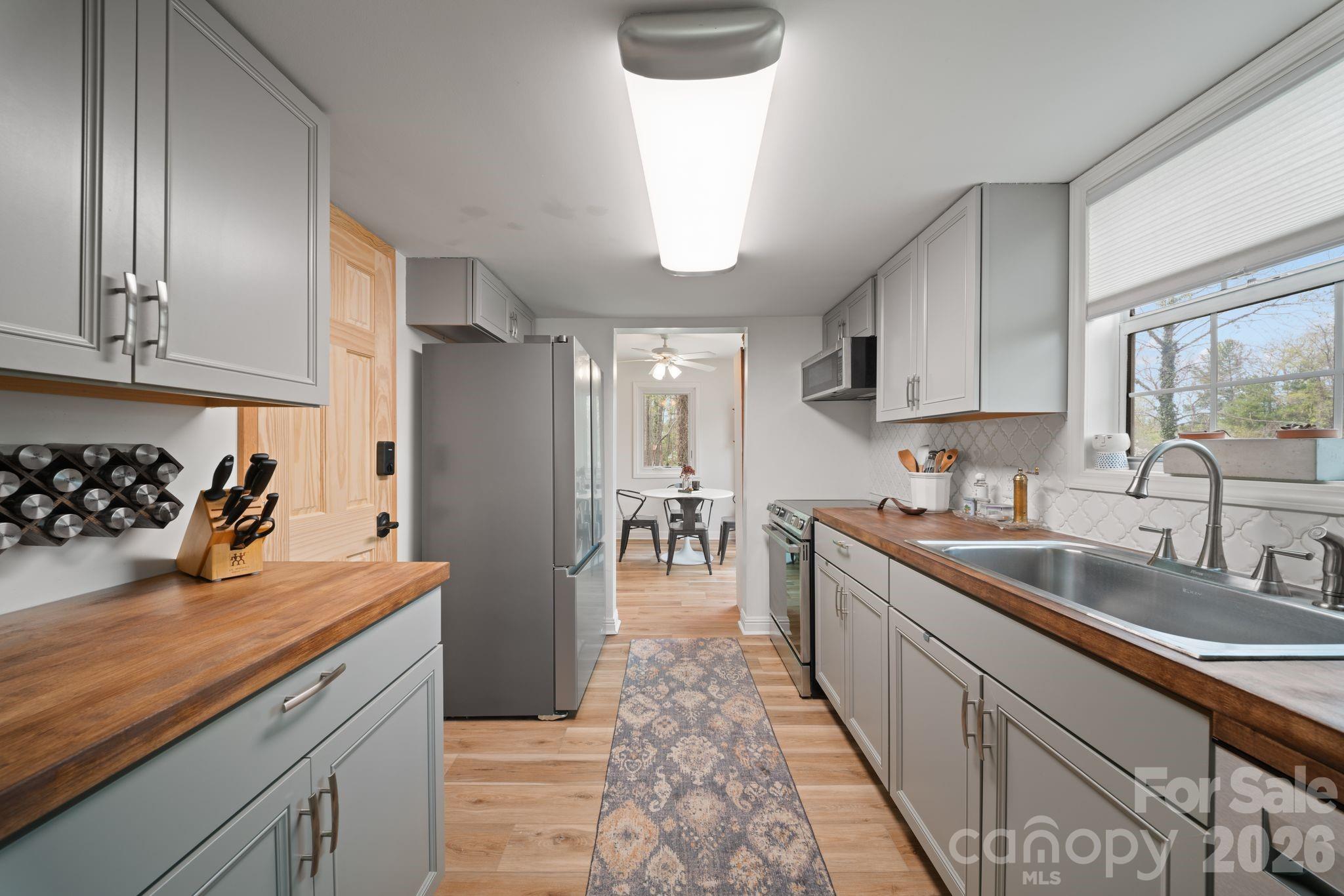 539 Caribou Road — Asheville