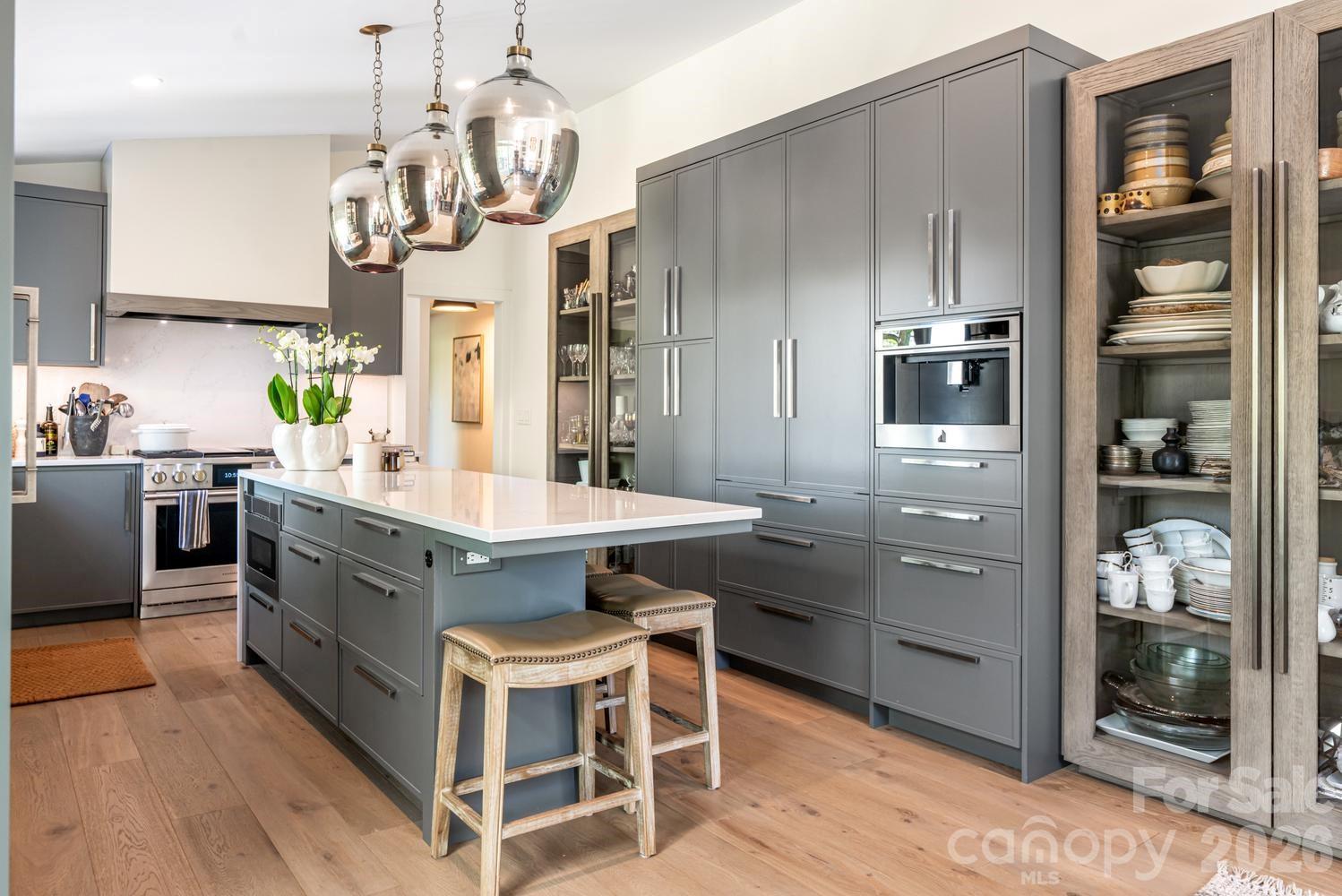 15 Red Oak Road — Asheville