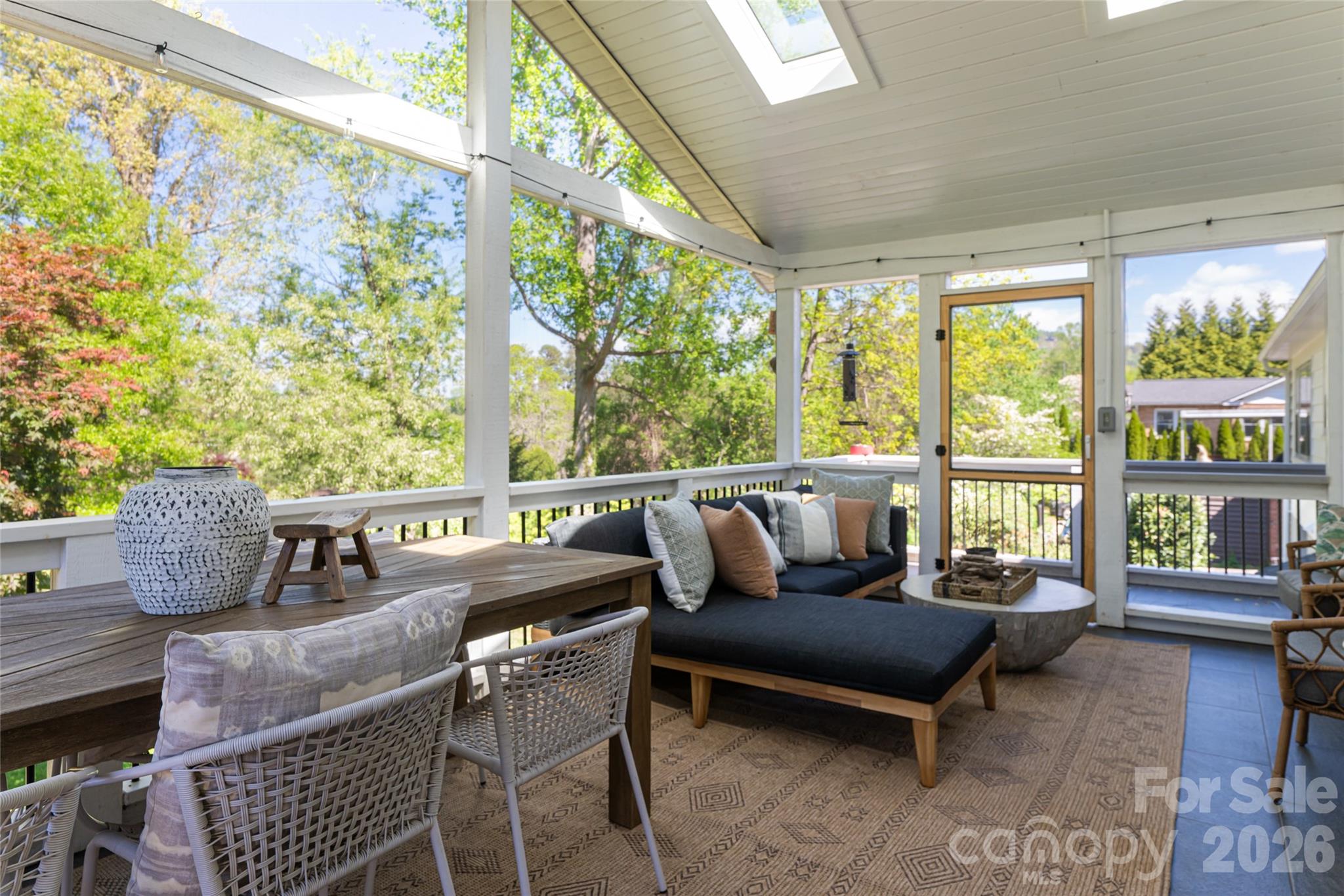 15 Red Oak Road — Asheville