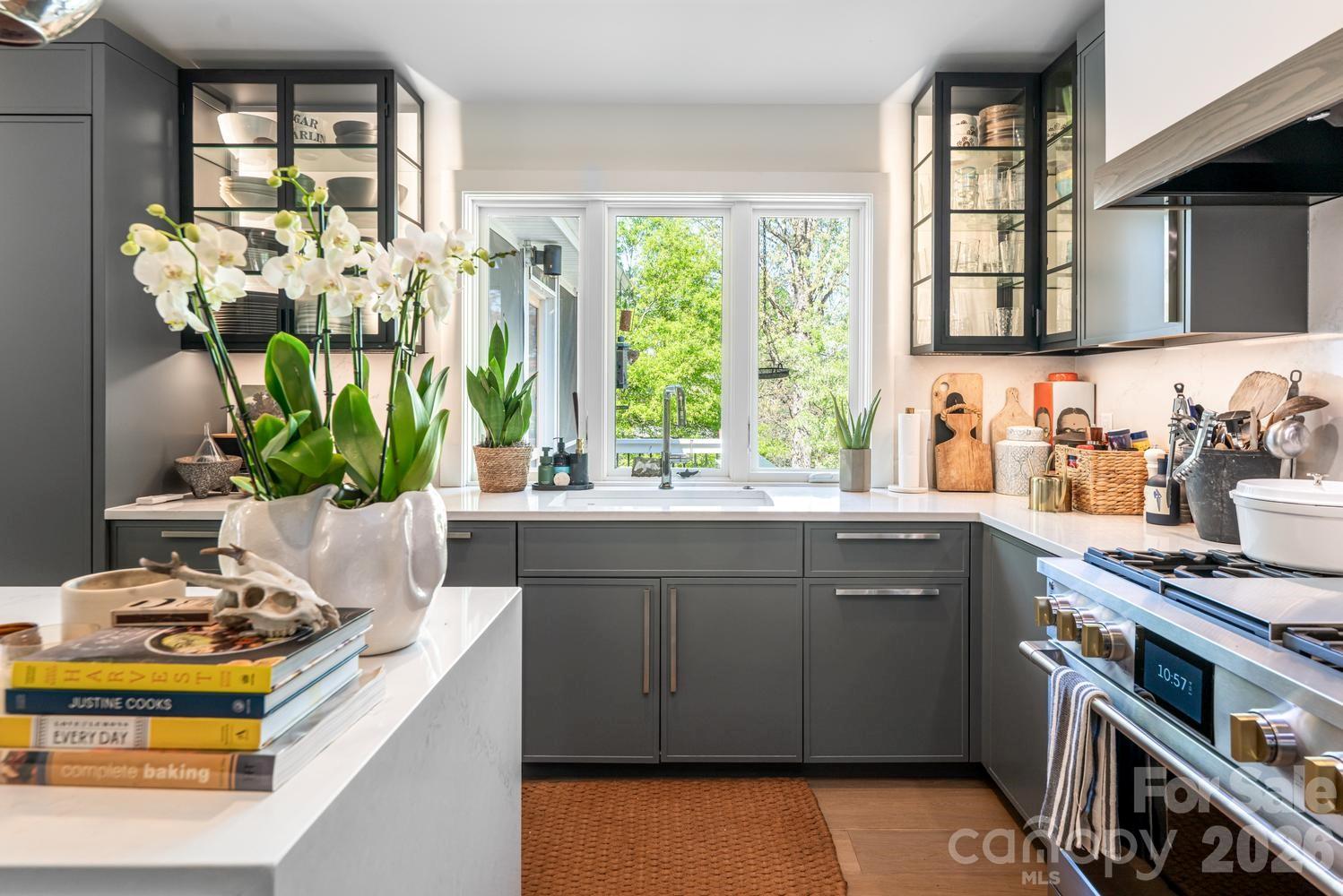 15 Red Oak Road — Asheville