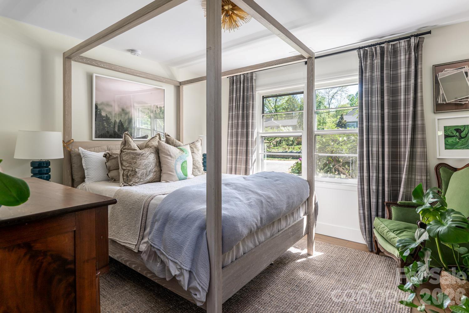 15 Red Oak Road — Asheville