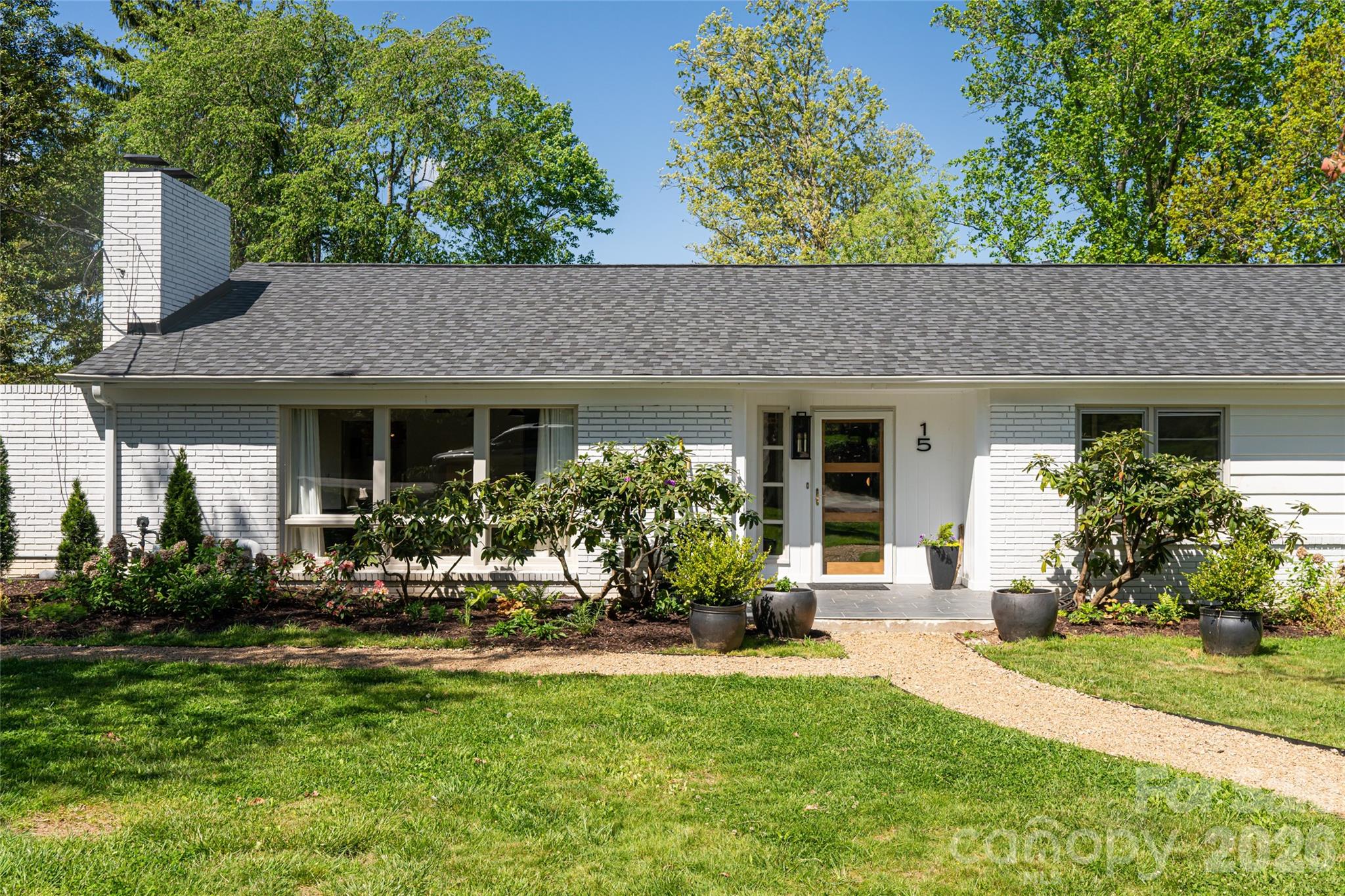 15 Red Oak Road — Asheville