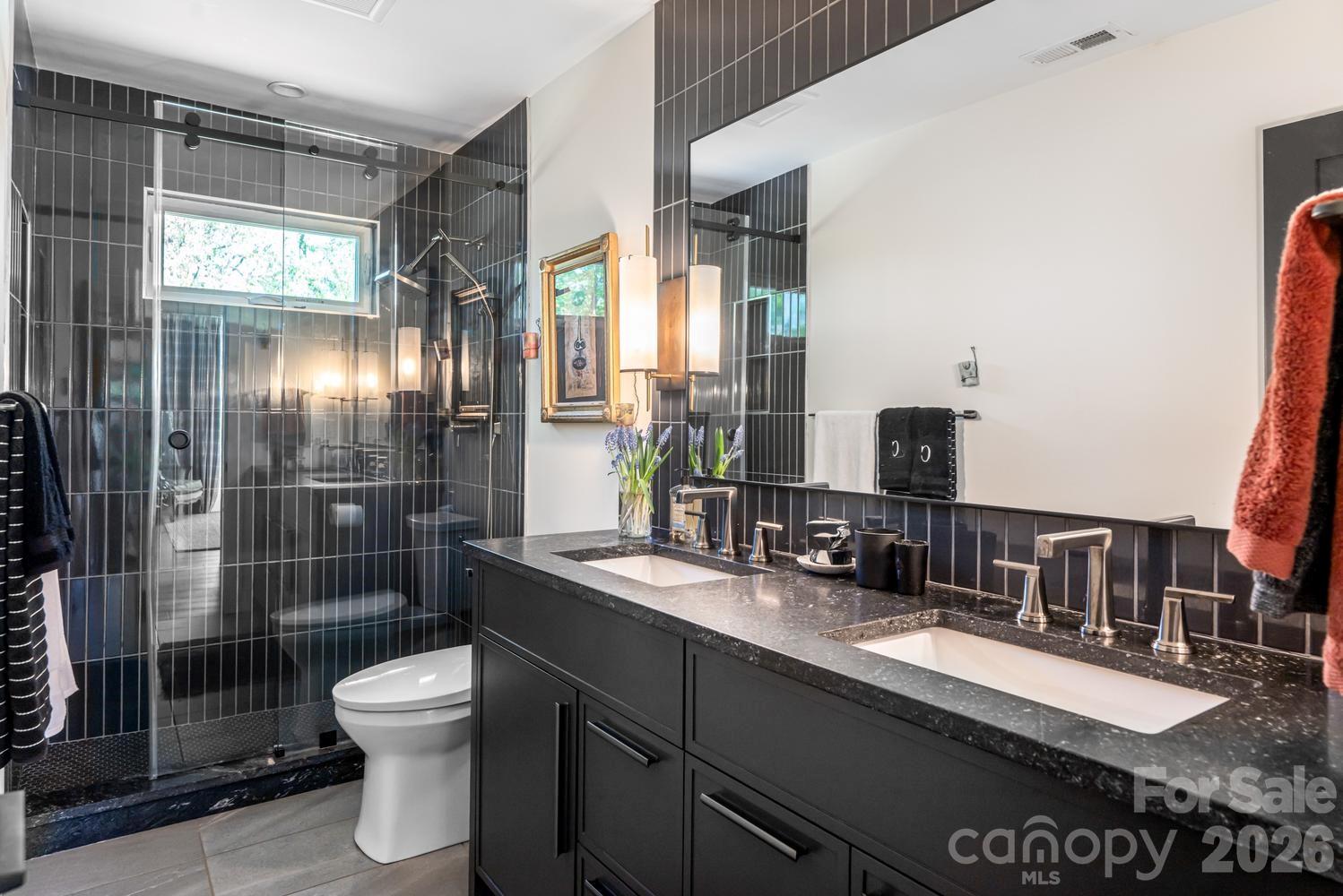 15 Red Oak Road — Asheville