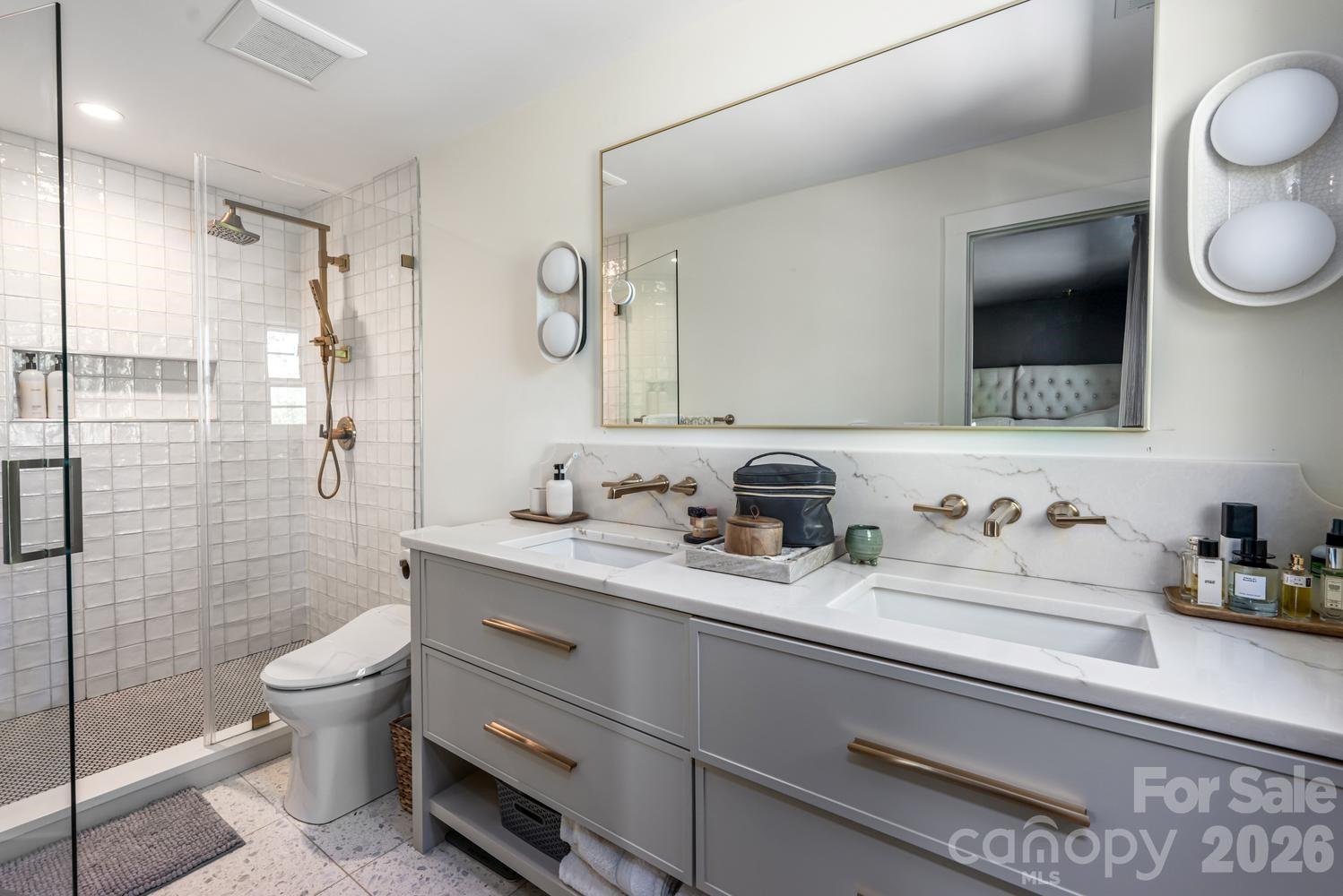 15 Red Oak Road — Asheville