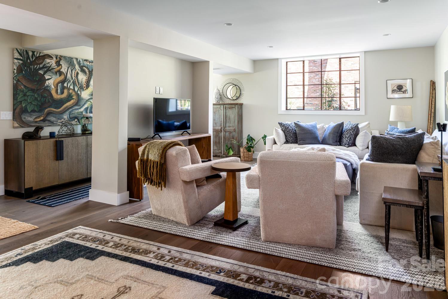 15 Red Oak Road — Asheville