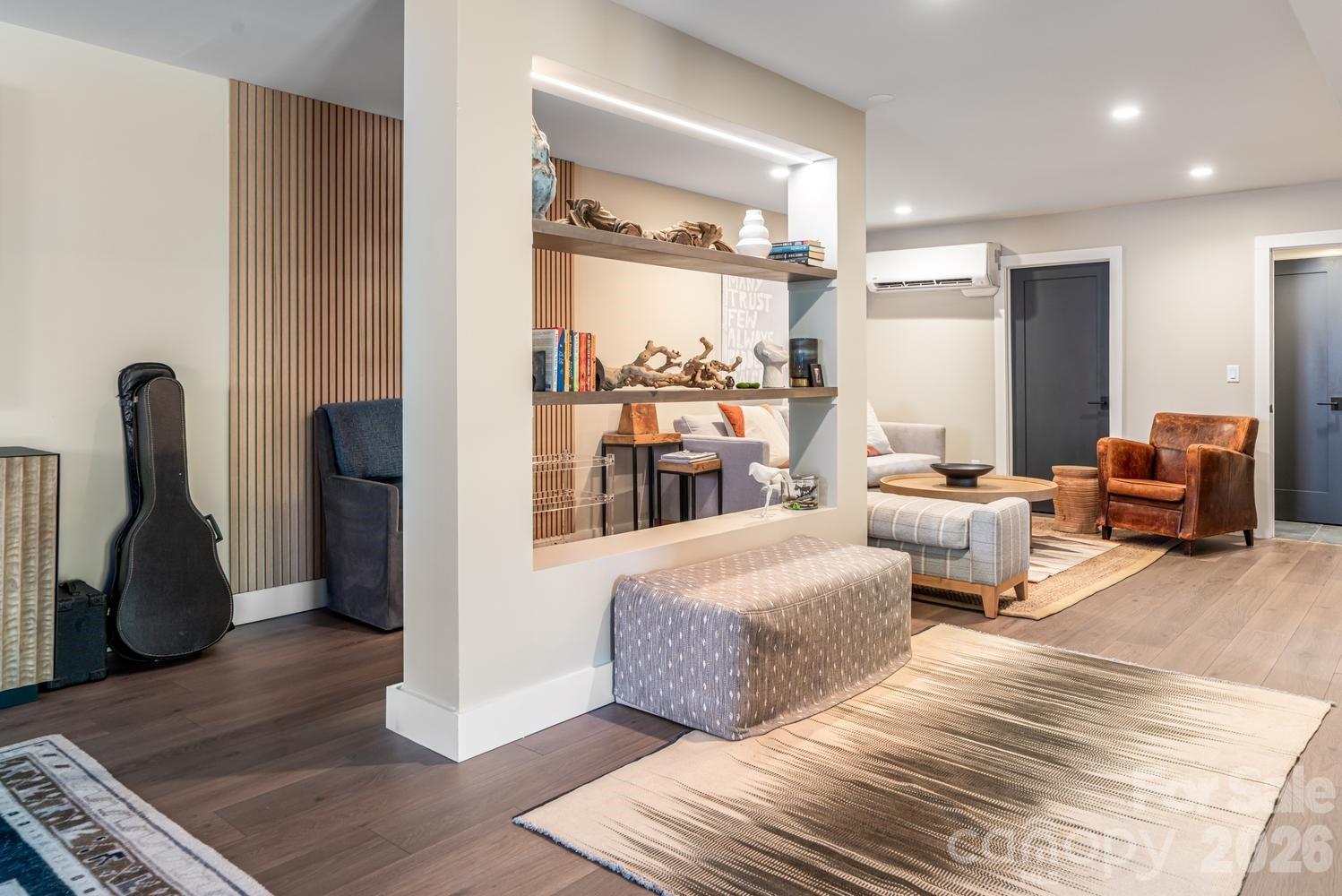 15 Red Oak Road — Asheville