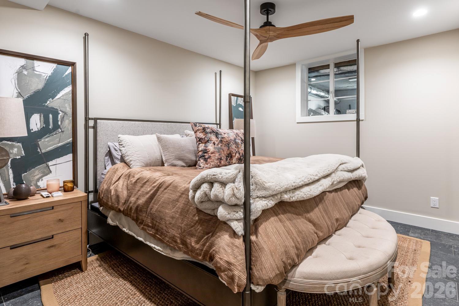 15 Red Oak Road — Asheville