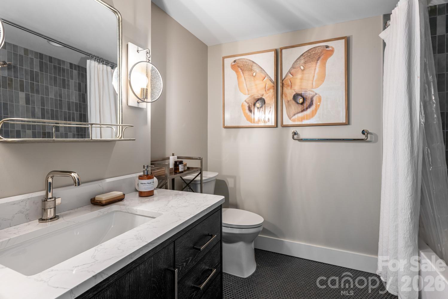 15 Red Oak Road — Asheville