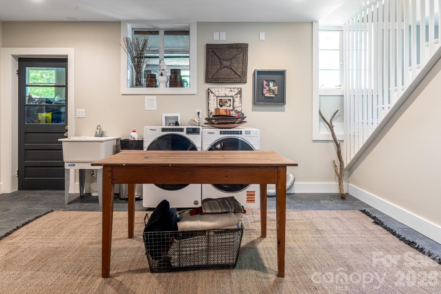 15 Red Oak Road — Asheville
