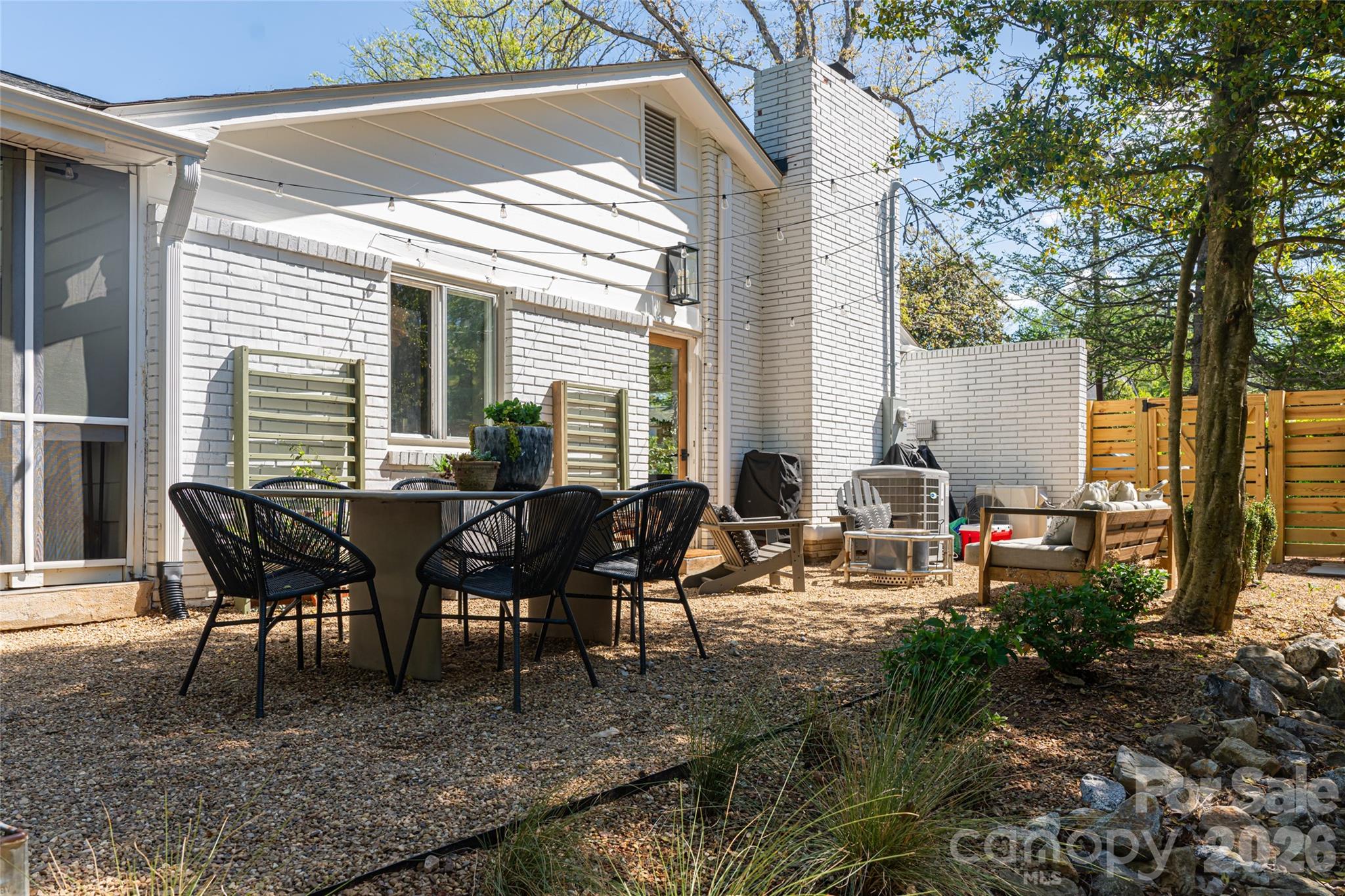 15 Red Oak Road — Asheville
