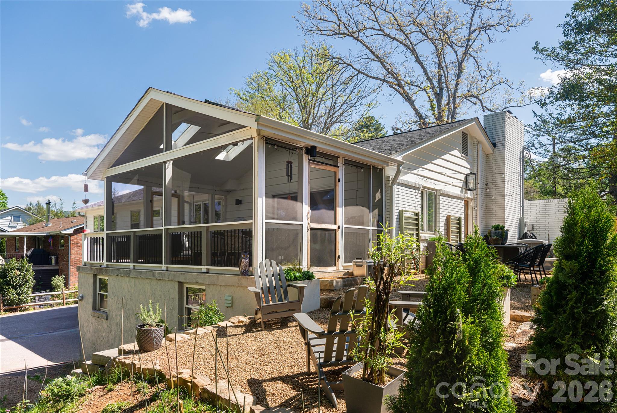 15 Red Oak Road — Asheville